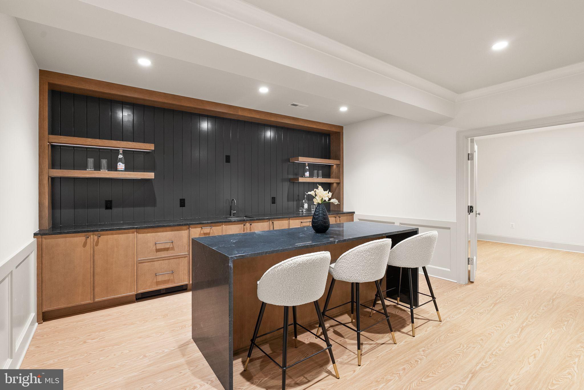 CLEARVIEW MANOR - Residential