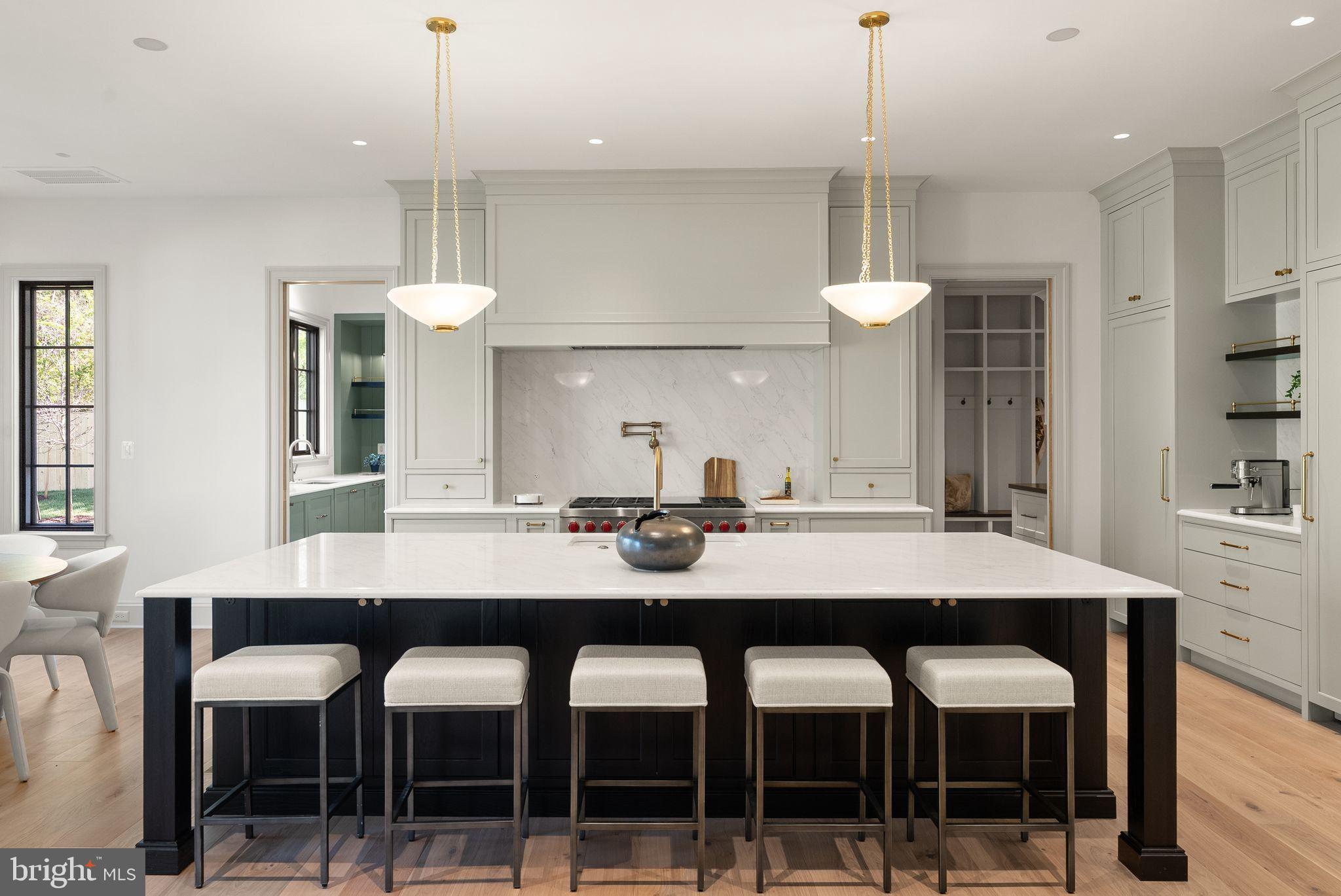 CLEARVIEW MANOR - Residential