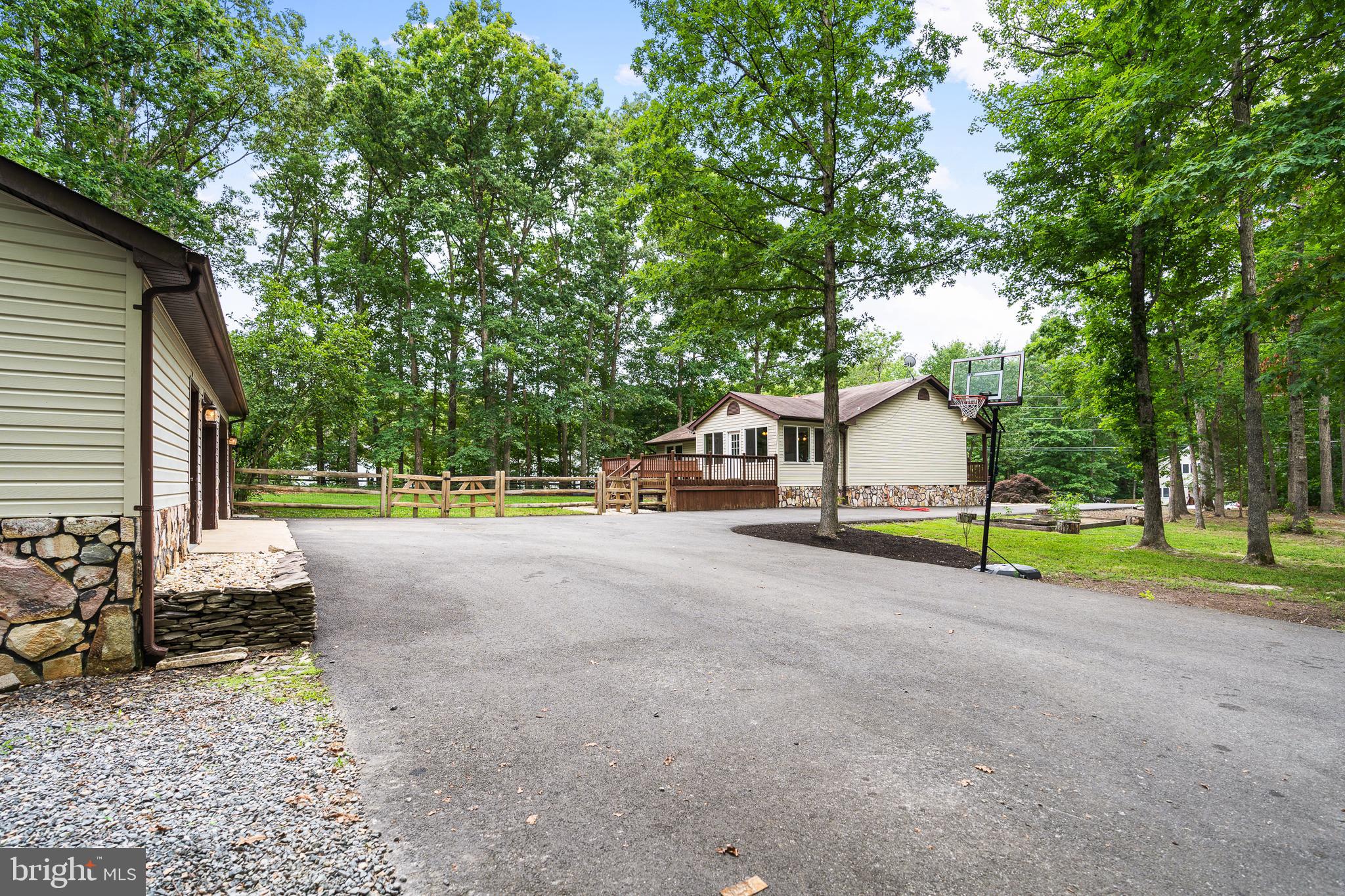 LAKE CAROLINE - Residential