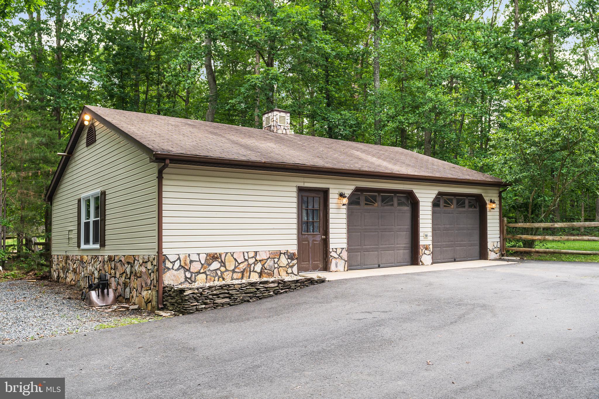 LAKE CAROLINE - Residential