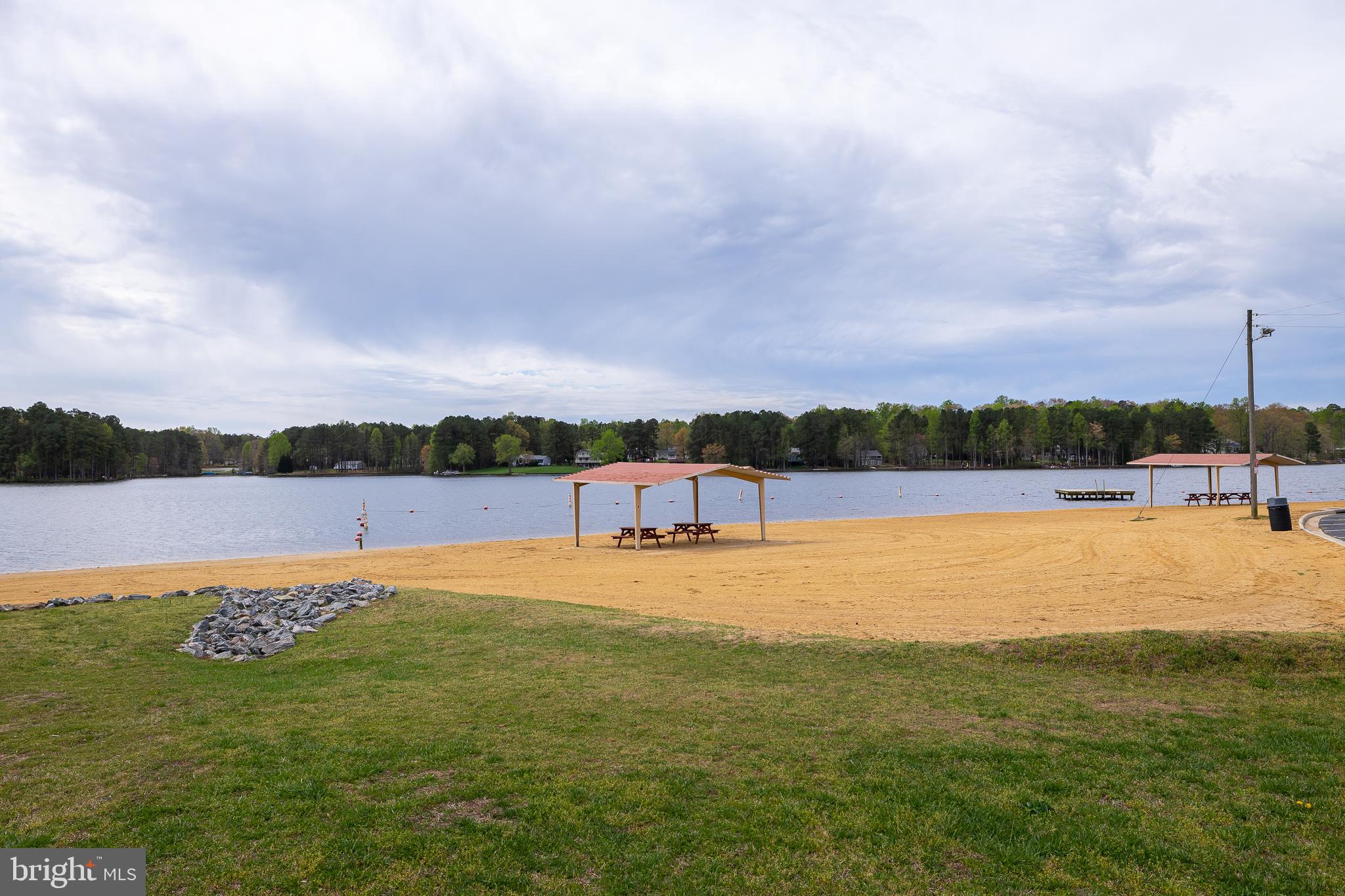 LAKE CAROLINE - Residential