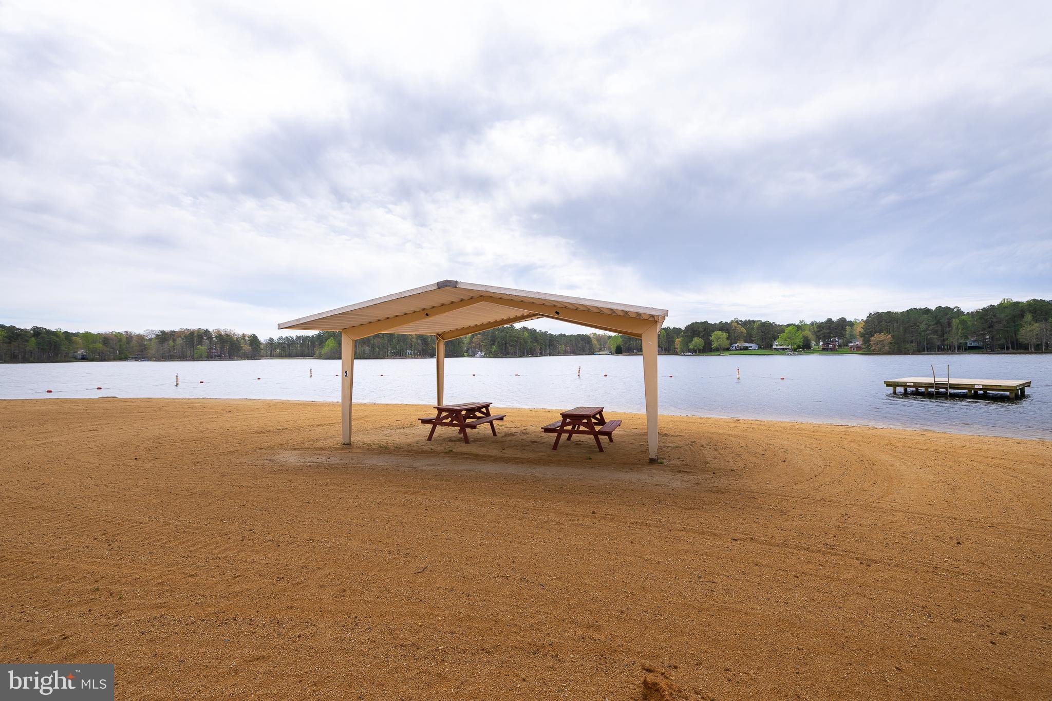 LAKE CAROLINE - Residential