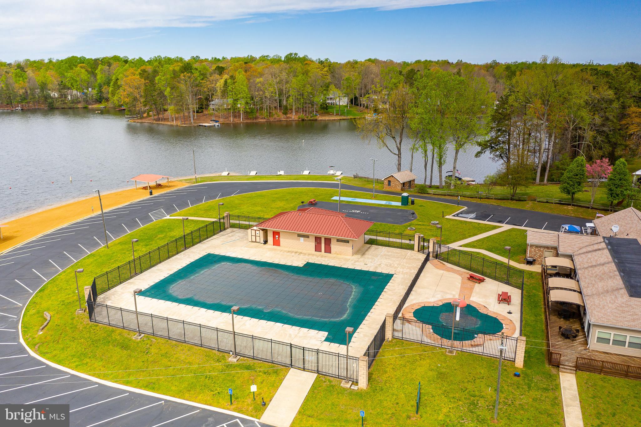LAKE CAROLINE - Residential