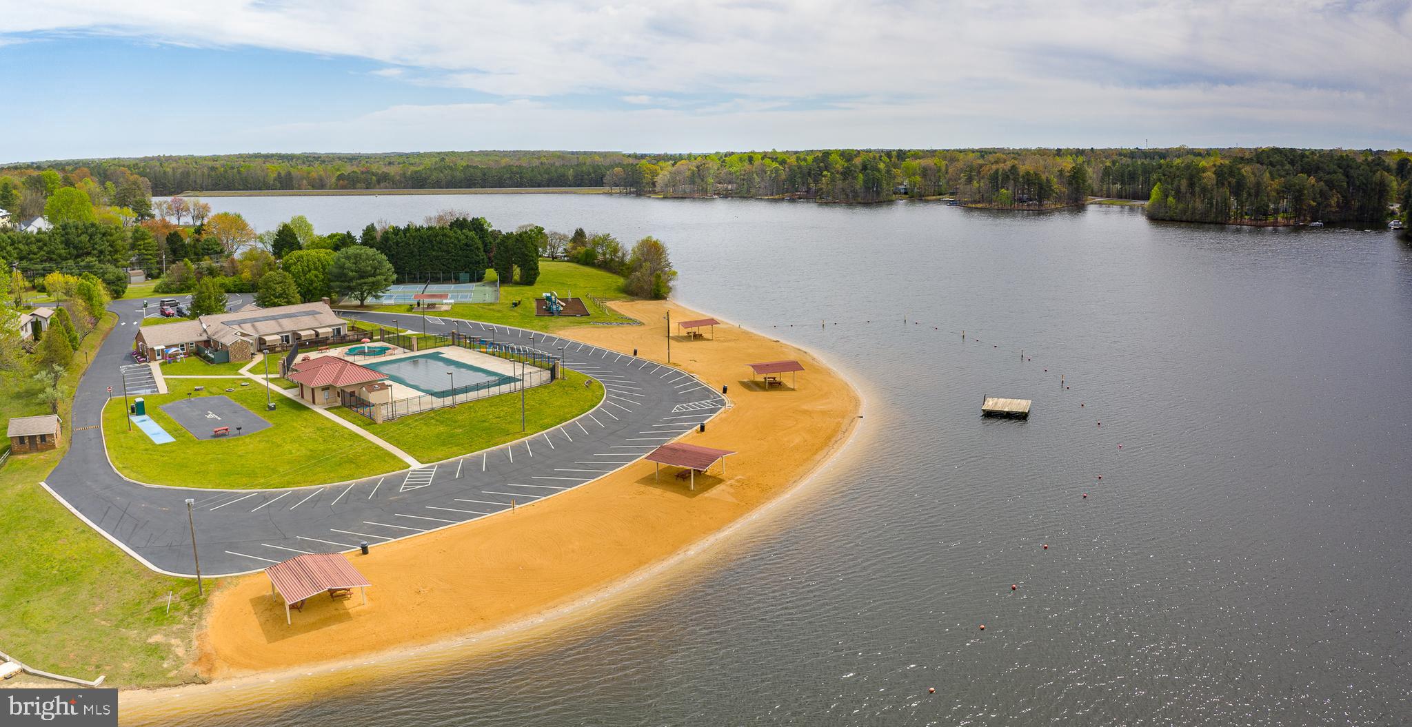 LAKE CAROLINE - Residential