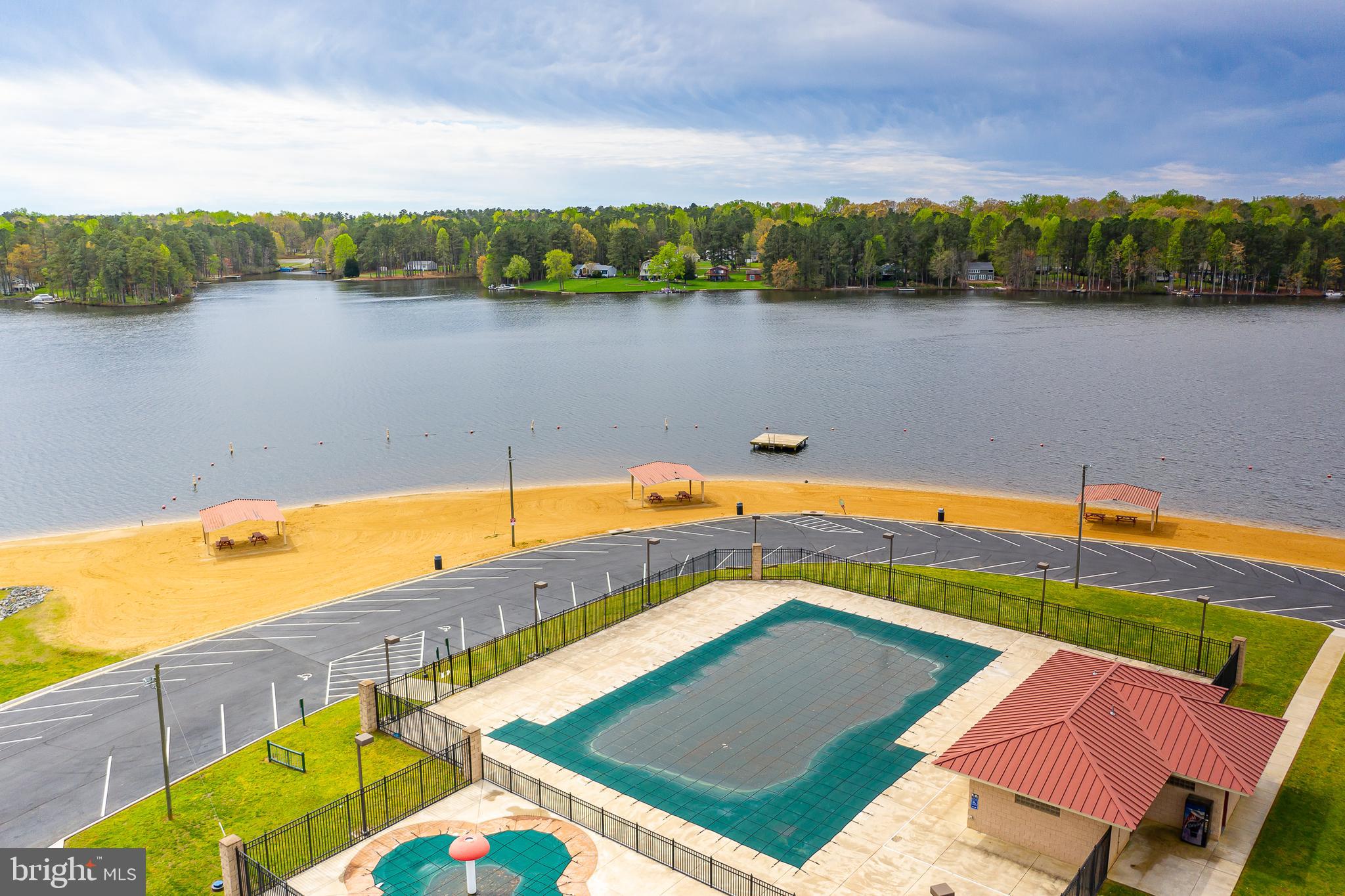 LAKE CAROLINE - Residential