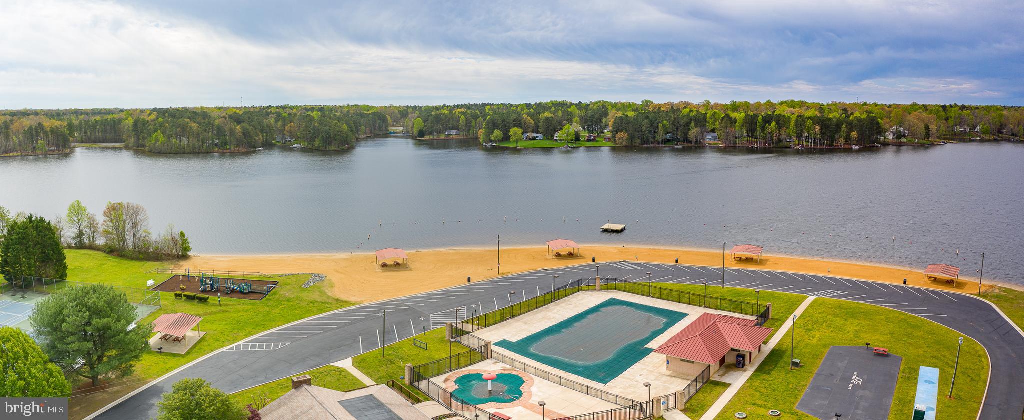 LAKE CAROLINE - Residential