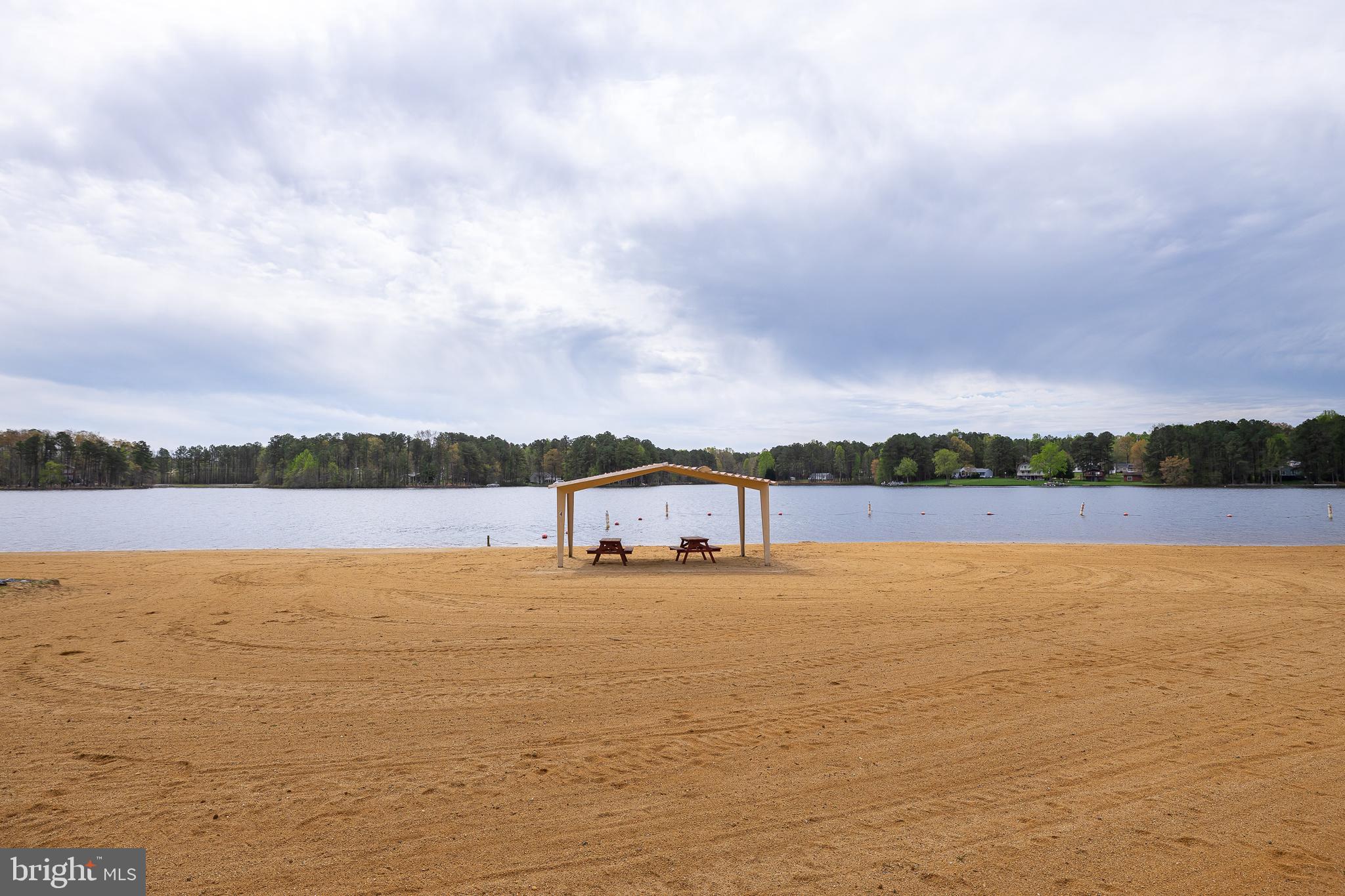 LAKE CAROLINE - Residential