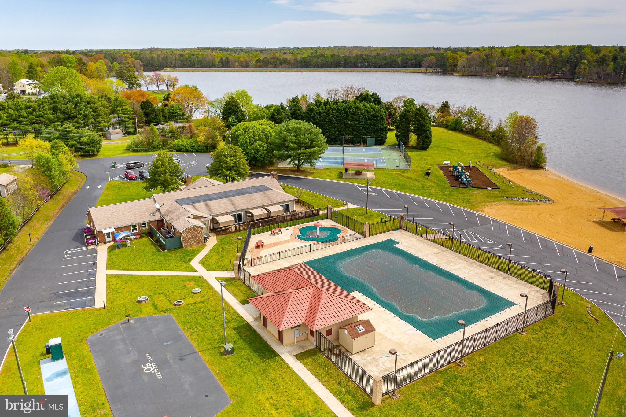 LAKE CAROLINE - Residential