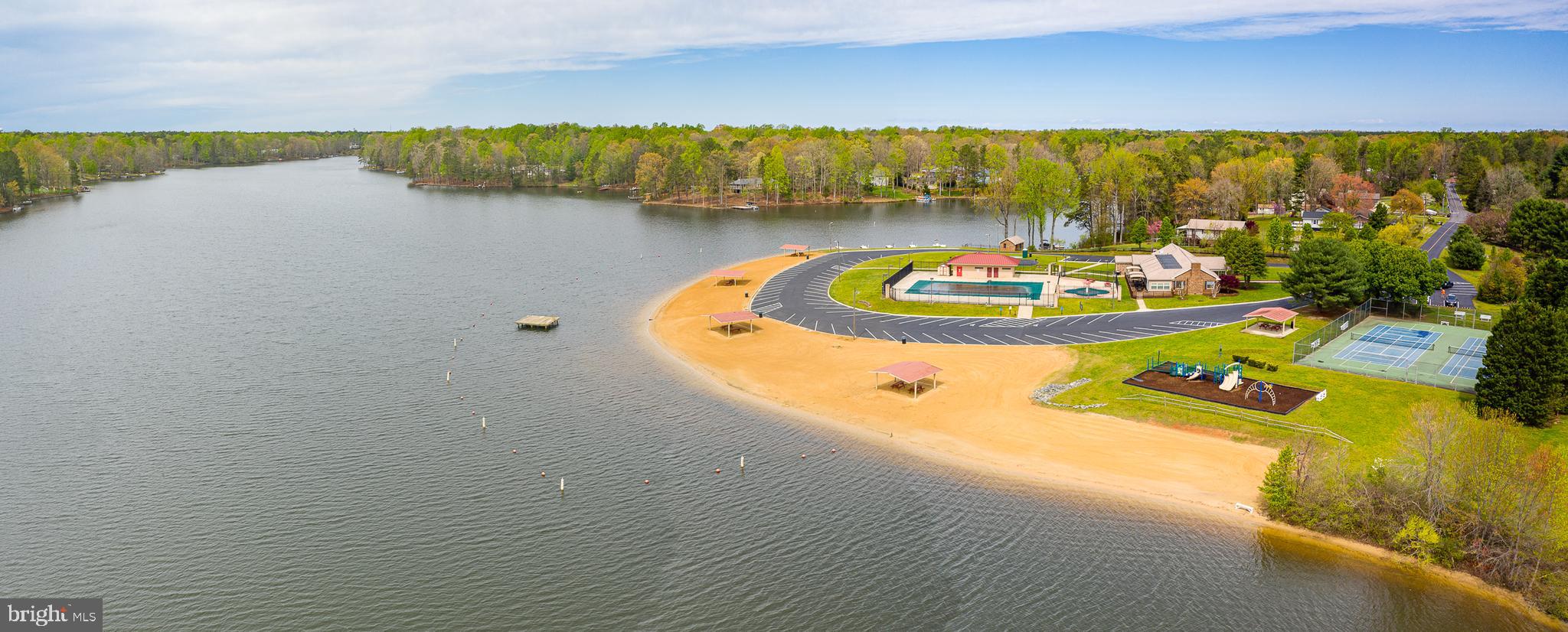 LAKE CAROLINE - Residential