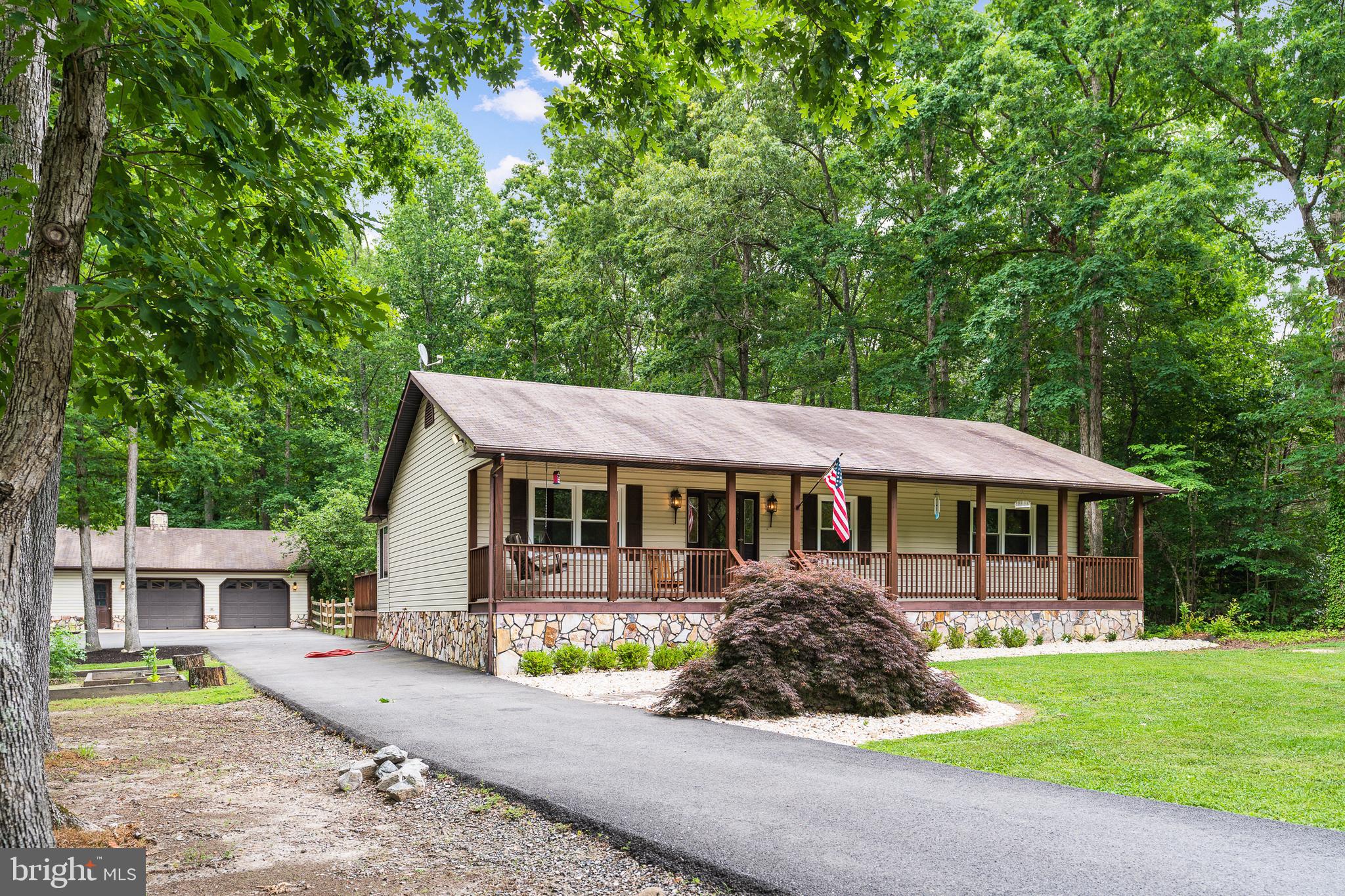 LAKE CAROLINE - Residential