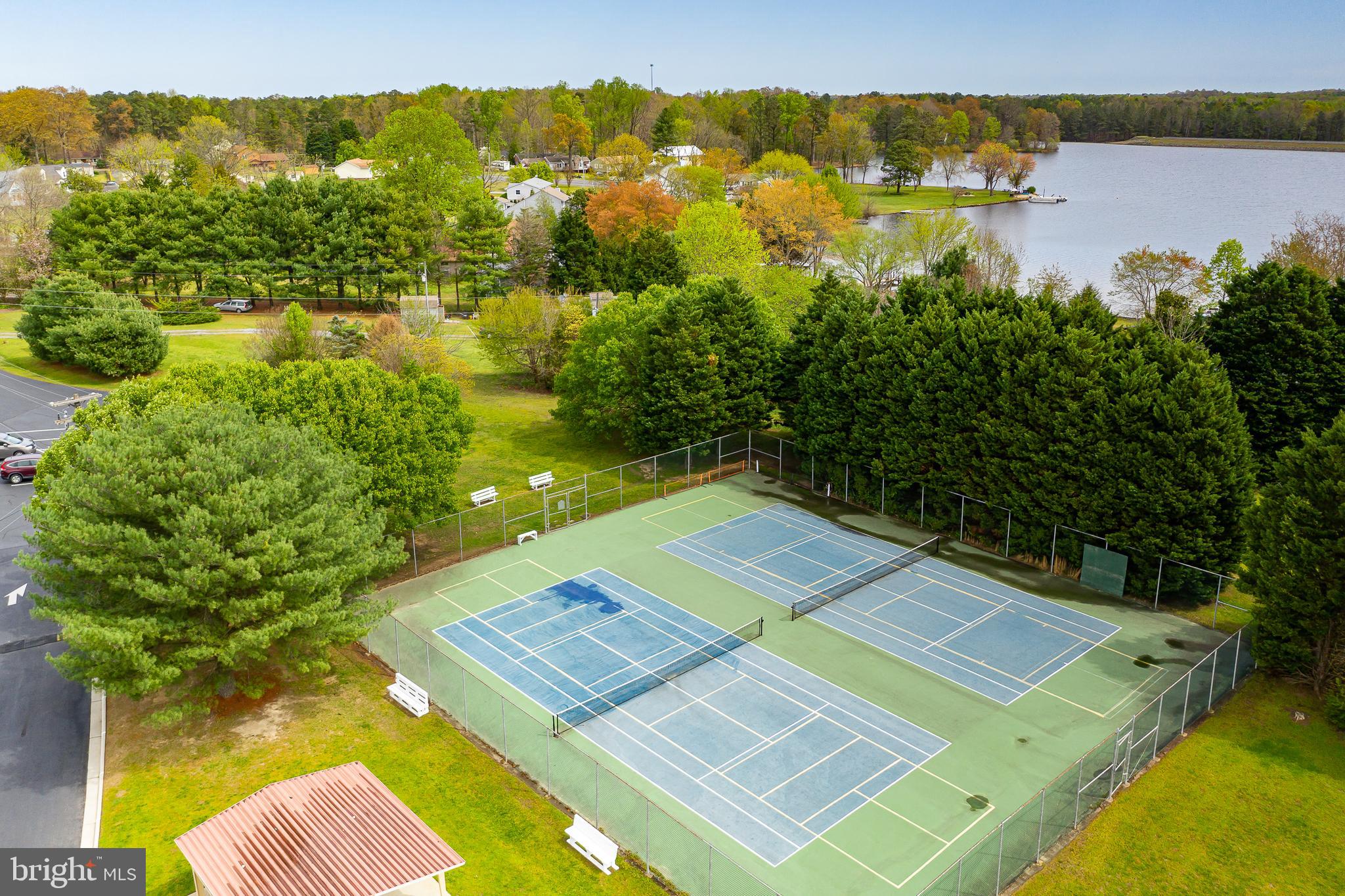 LAKE CAROLINE - Residential