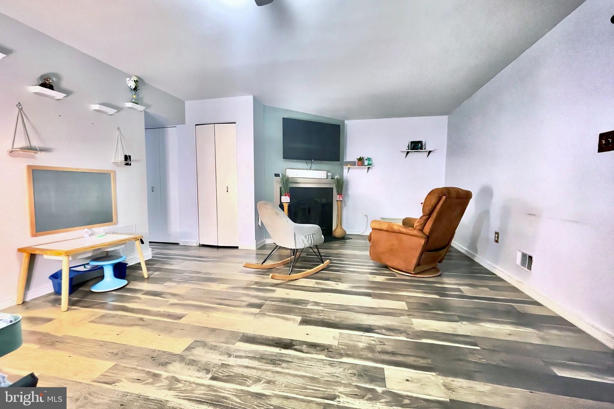 MOUNTAIN VILLAGE - Residential