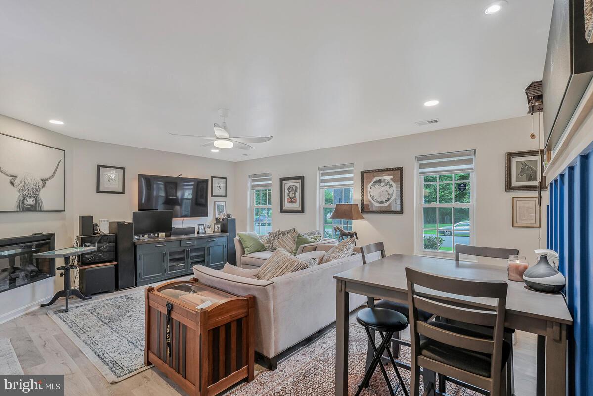 1335 REDWOOD CIRCLE