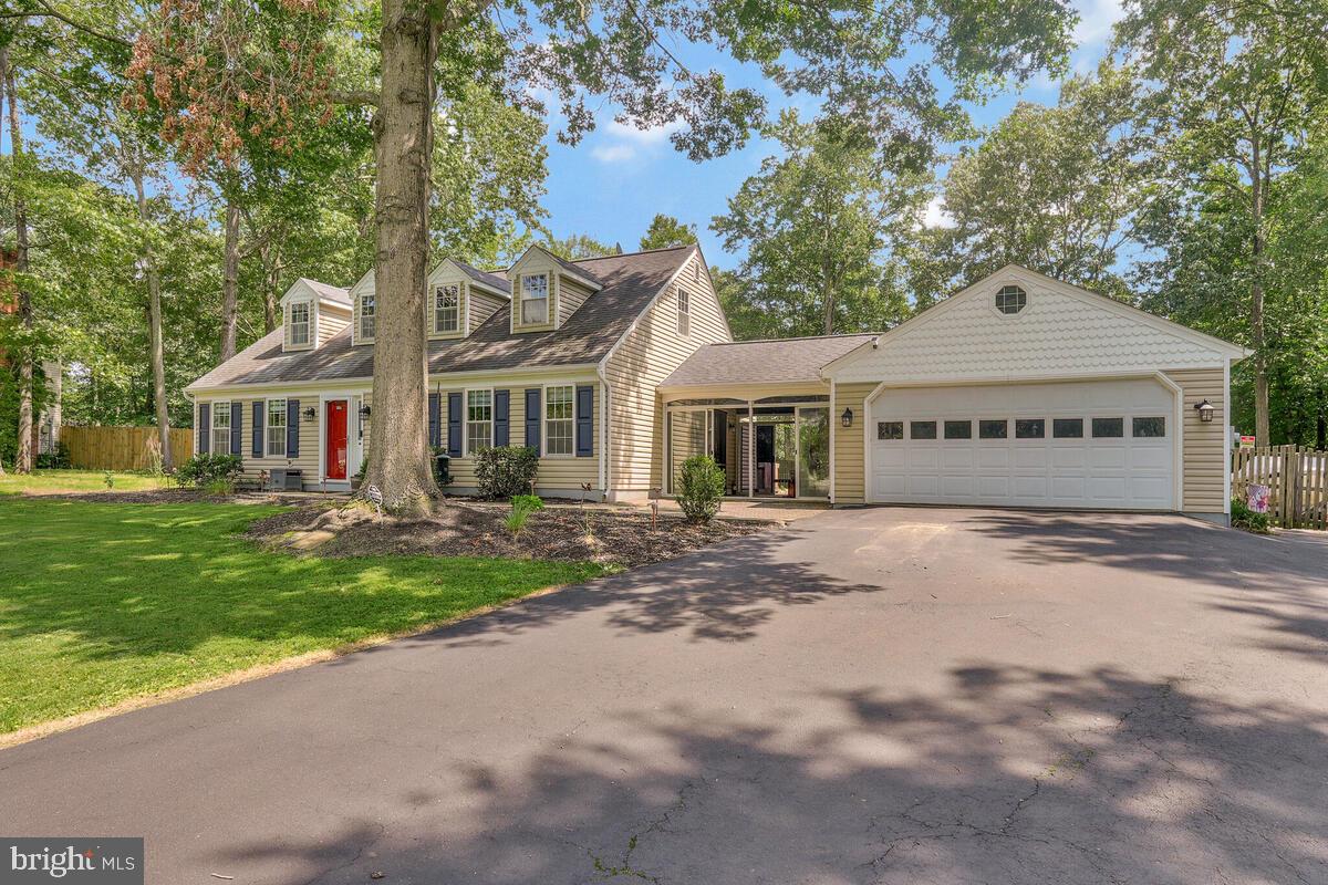1335 REDWOOD CIRCLE
