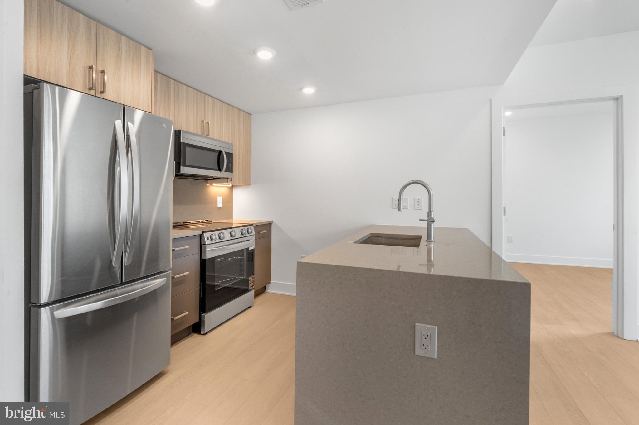 2000 DREER STREET 605