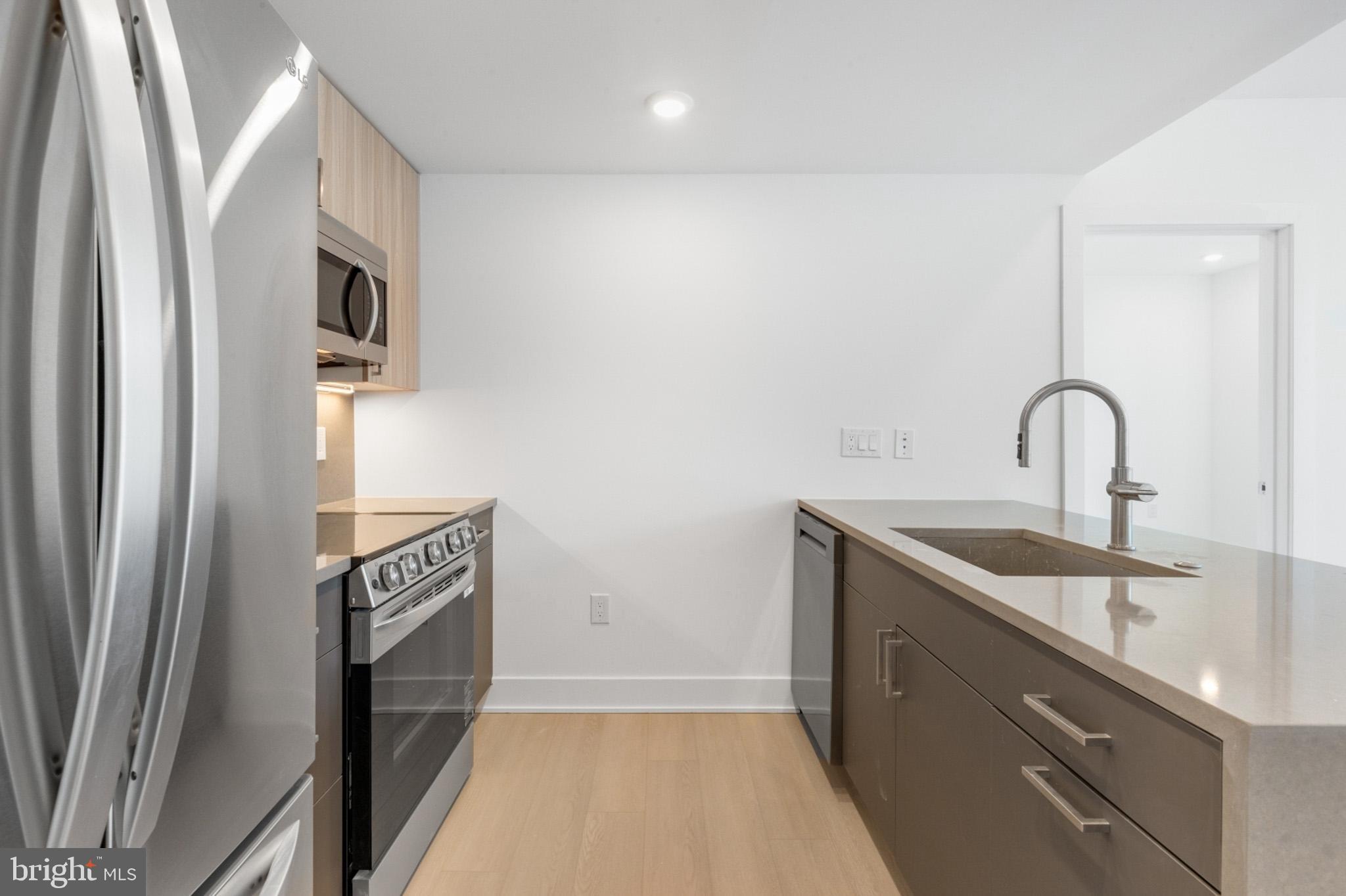 2000 DREER STREET 605