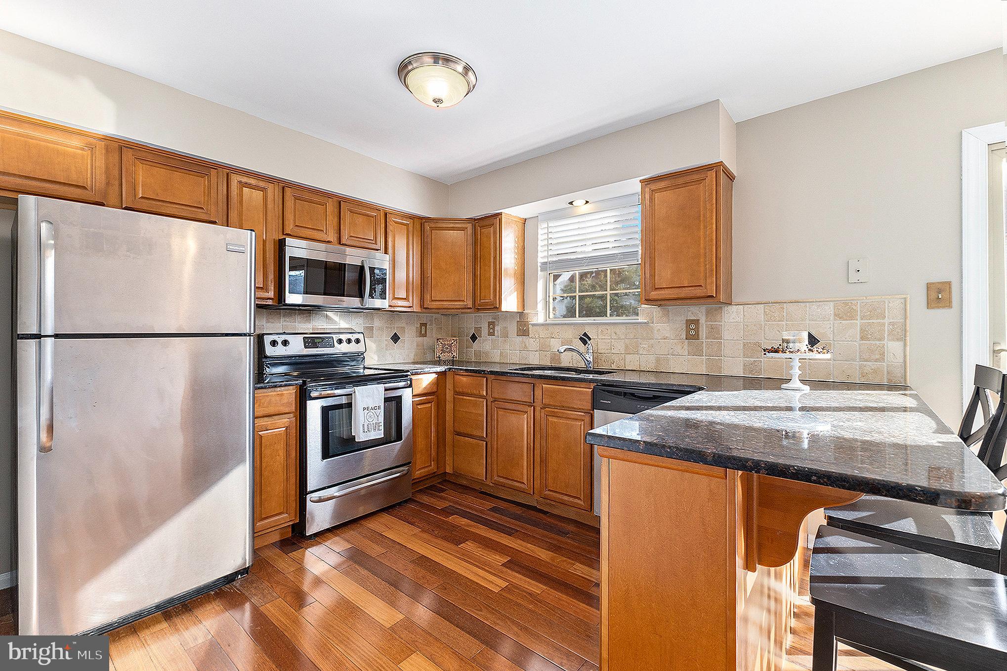 COURT AT JAMESTOWNE - Residential