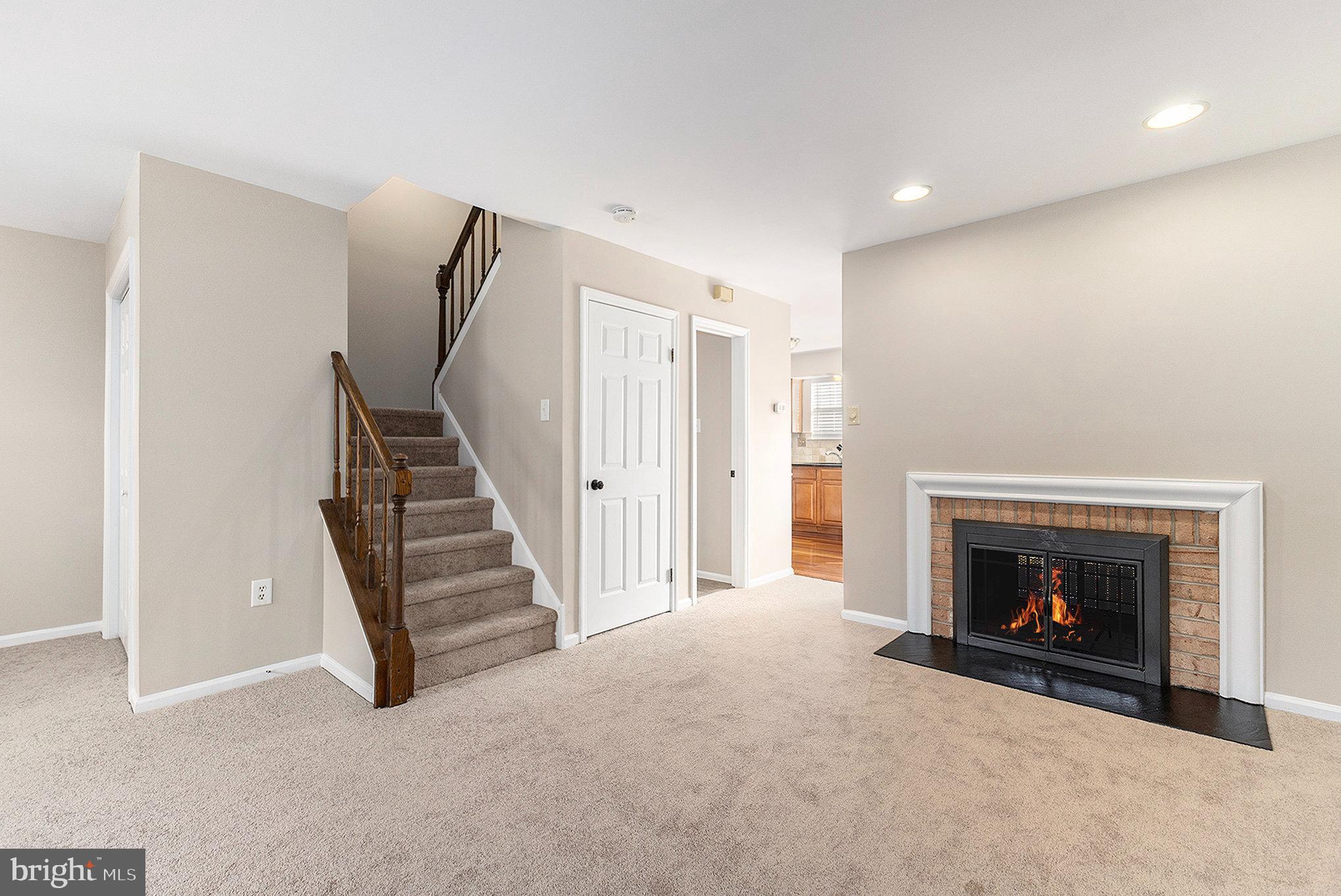 COURT AT JAMESTOWNE - Residential