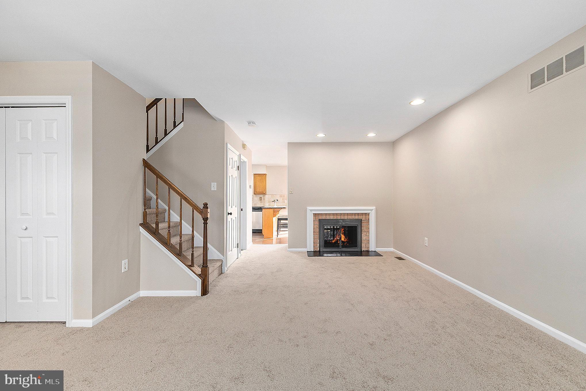 COURT AT JAMESTOWNE - Residential