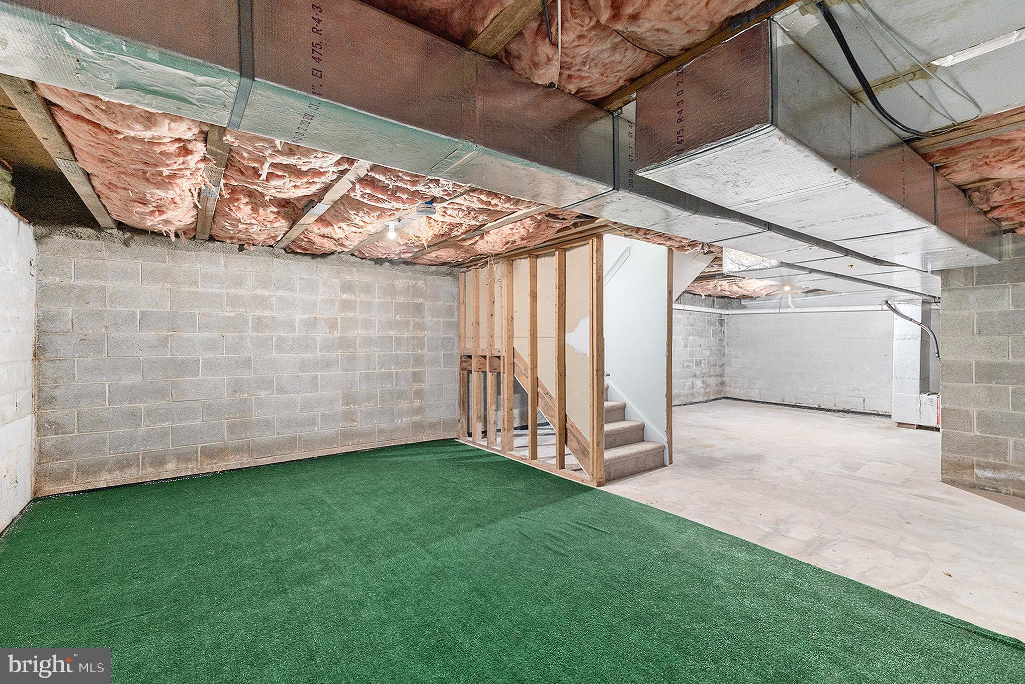 COURT AT JAMESTOWNE - Residential