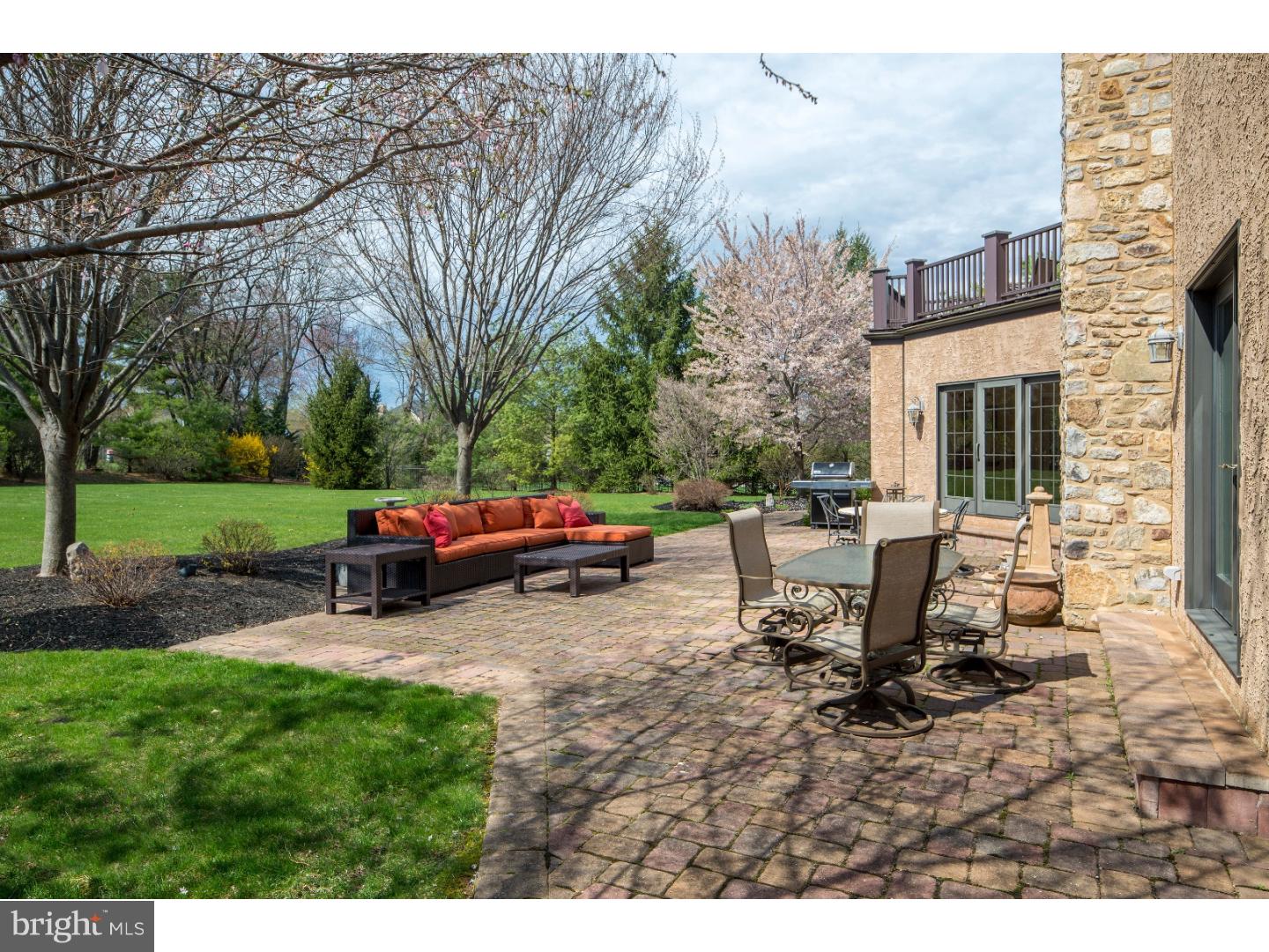 WESTBURY - Residential