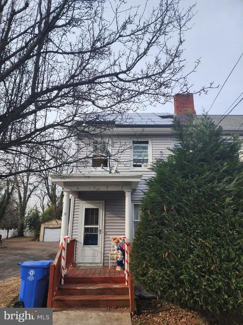 Townhouse For Sale - 213 Front Street<br/> FIELDSBORO, NJ 08505