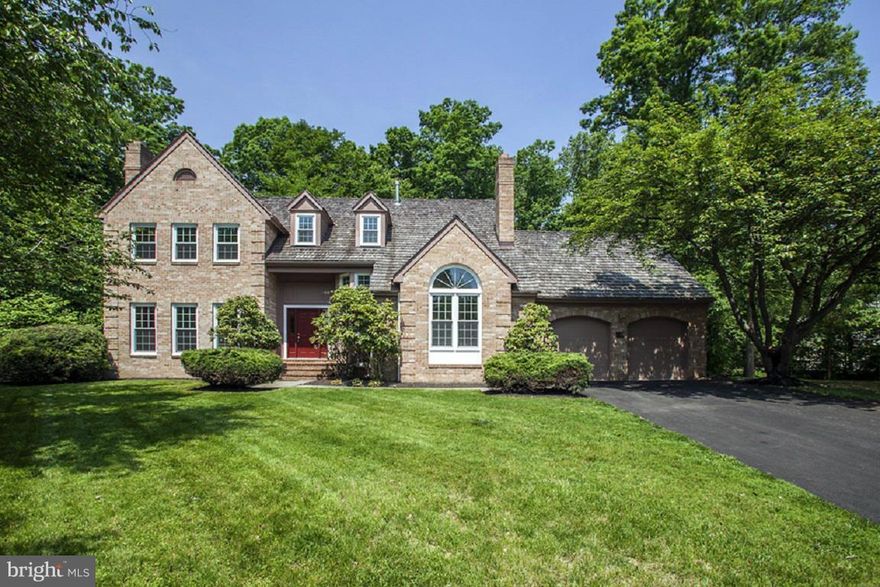 Lovely home at end of cul-de-sac. Basement finished.Large deck. Backs to Rockwood Park