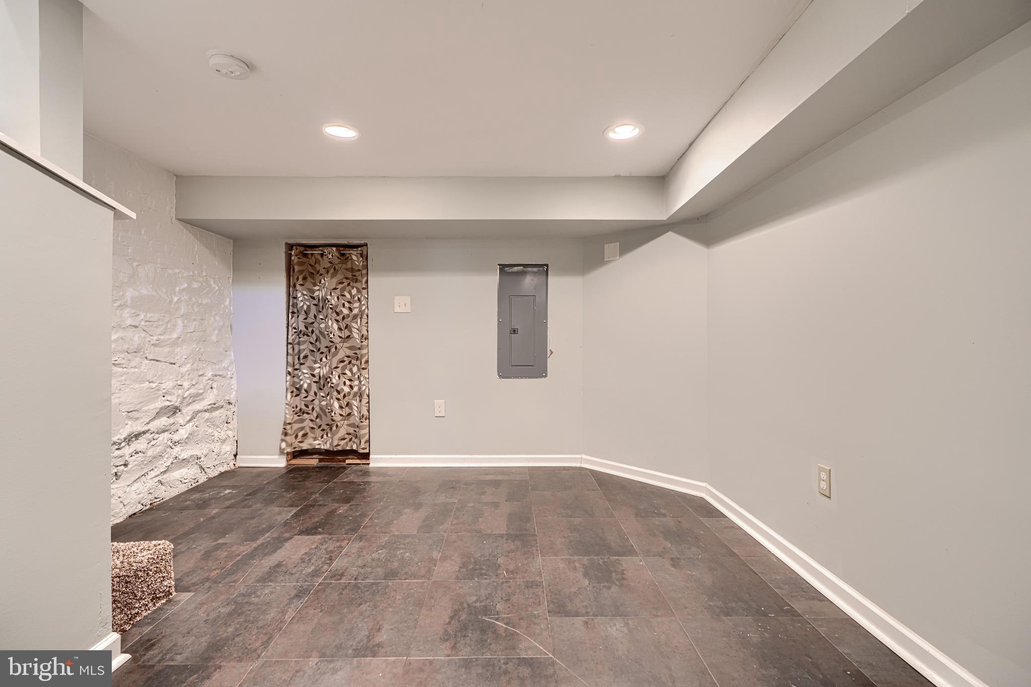 HAMPDEN HISTORIC DISTRICT - Residential Lease