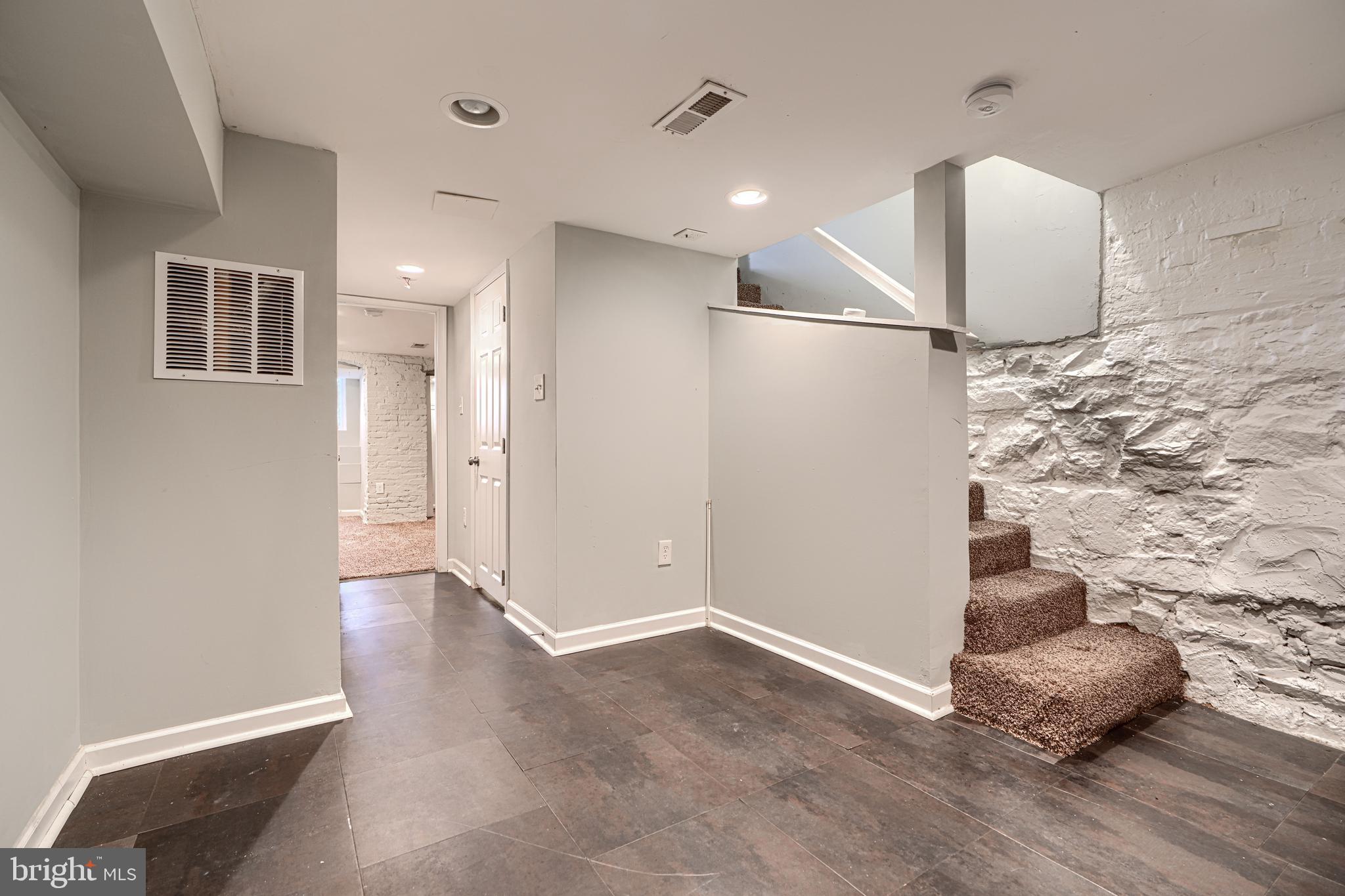 HAMPDEN HISTORIC DISTRICT - Residential Lease