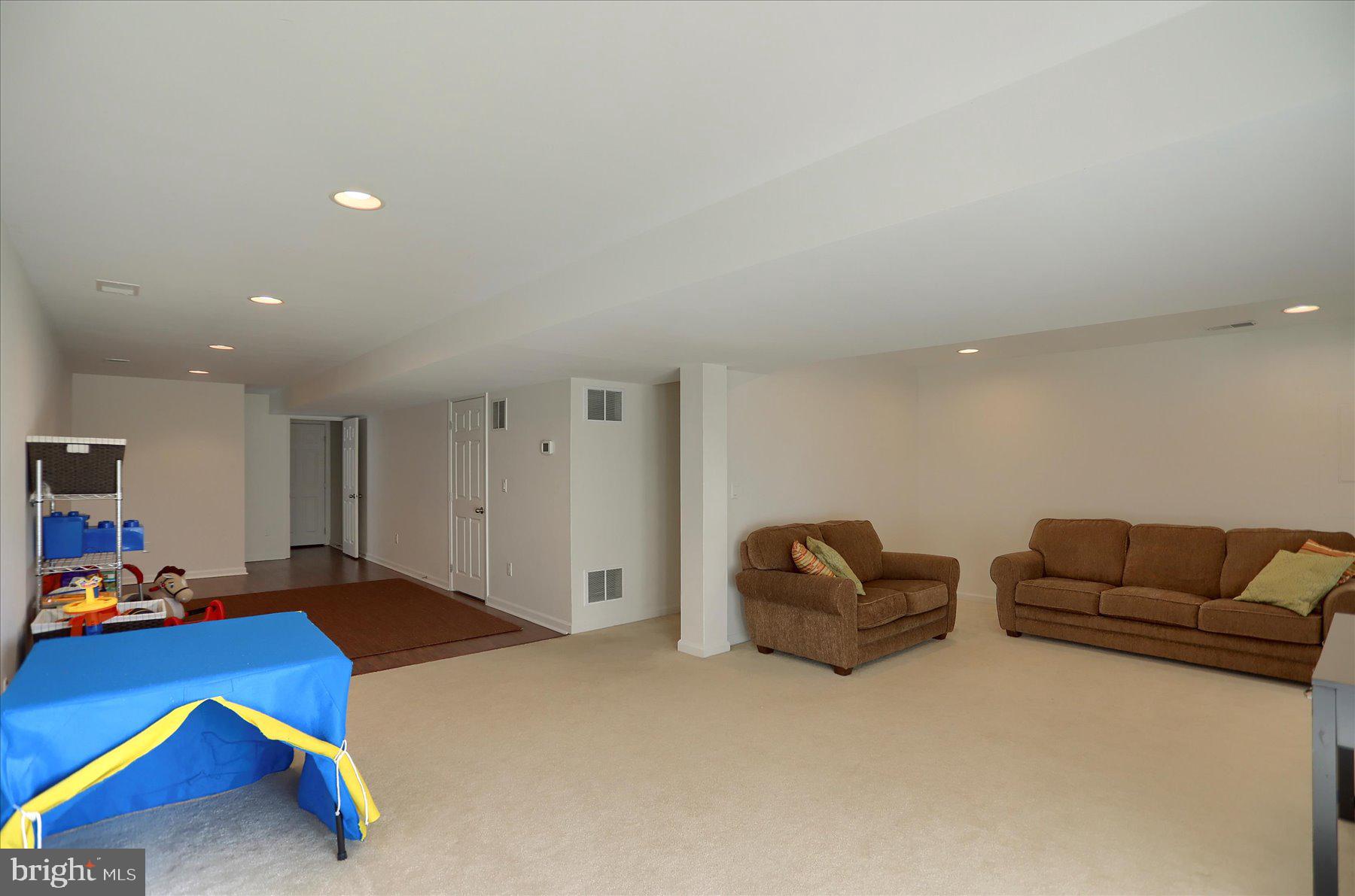 THE ENCLAVE - Residential