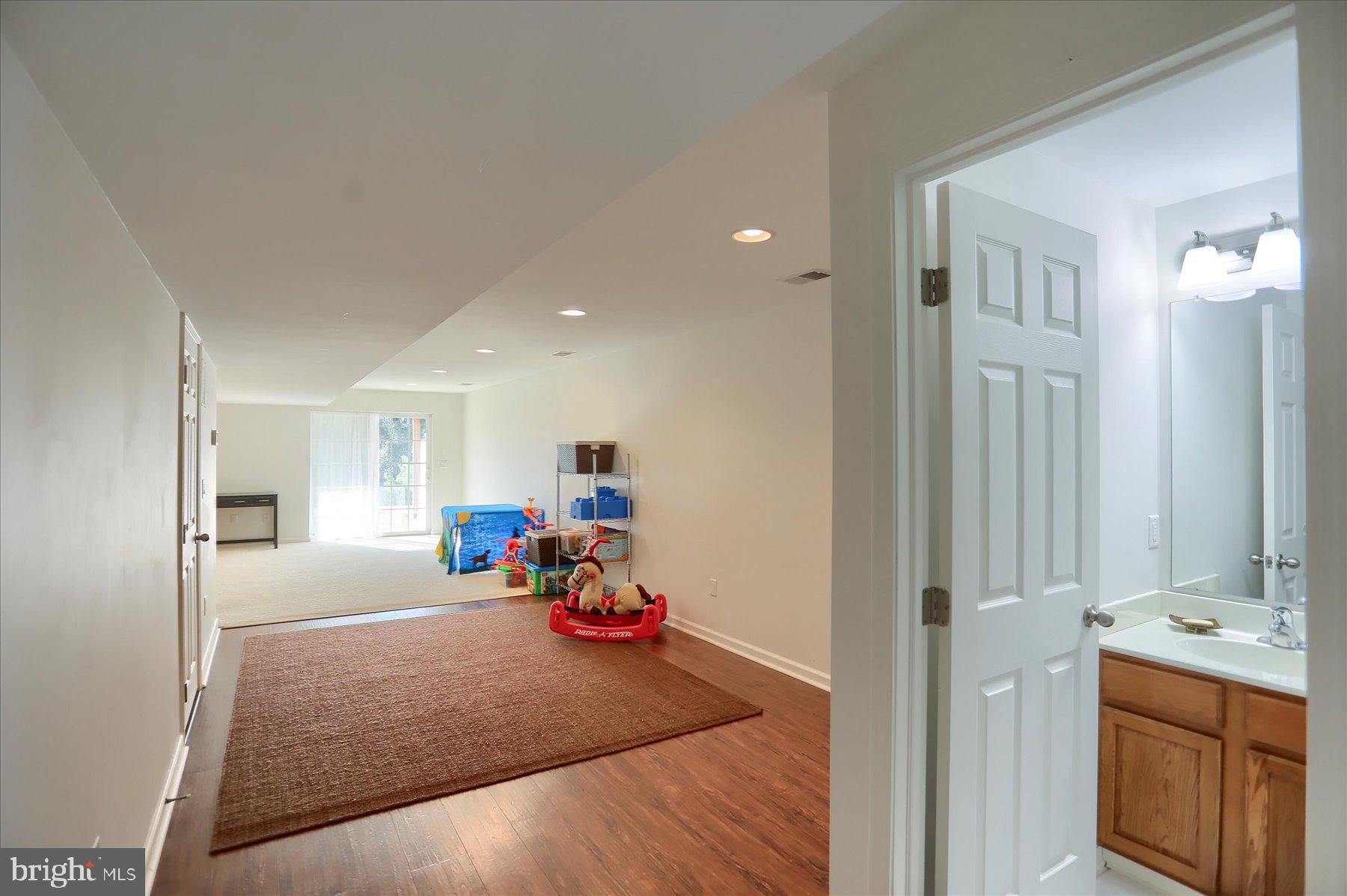 THE ENCLAVE - Residential