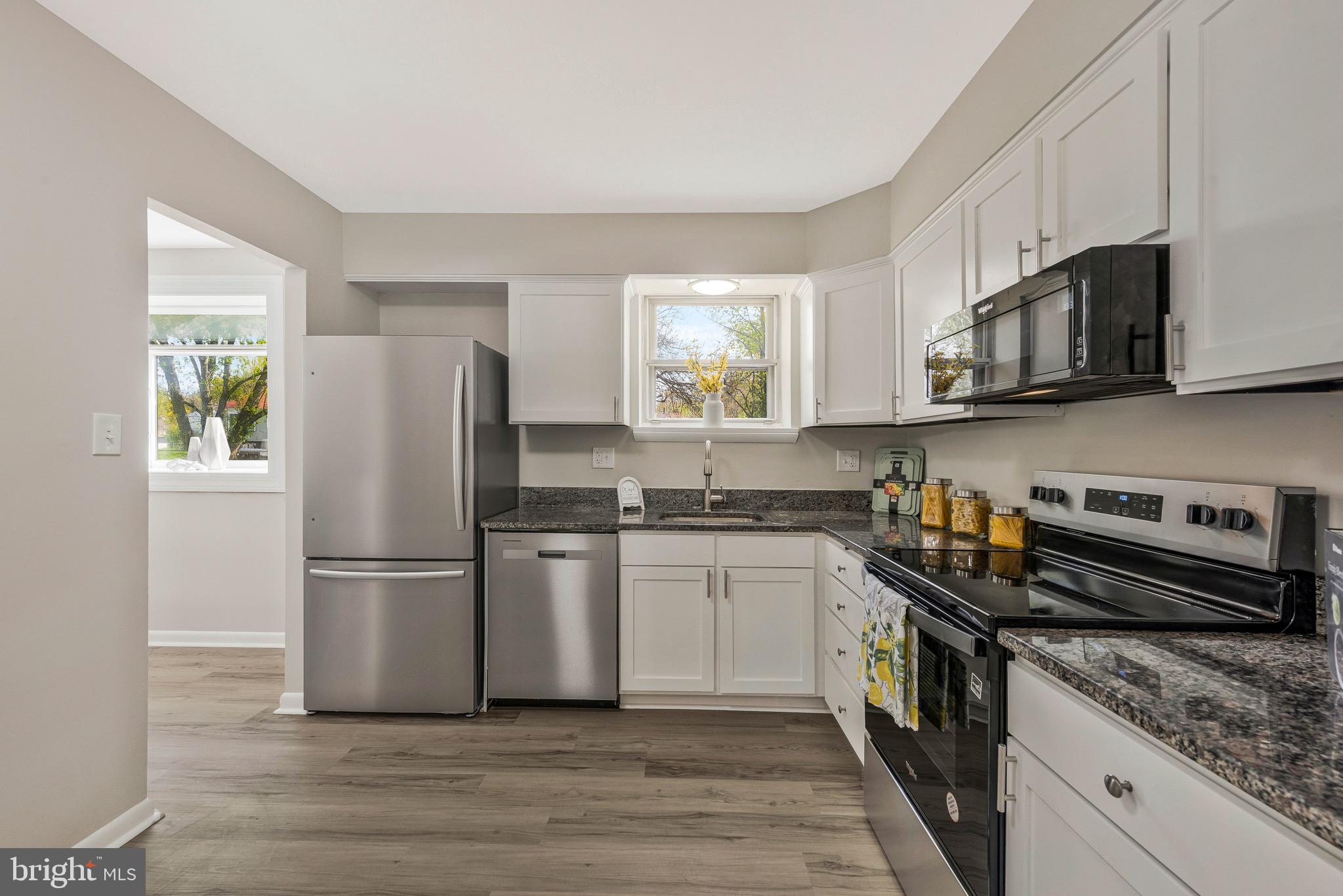 CHRIS MAR MANOR - Residential