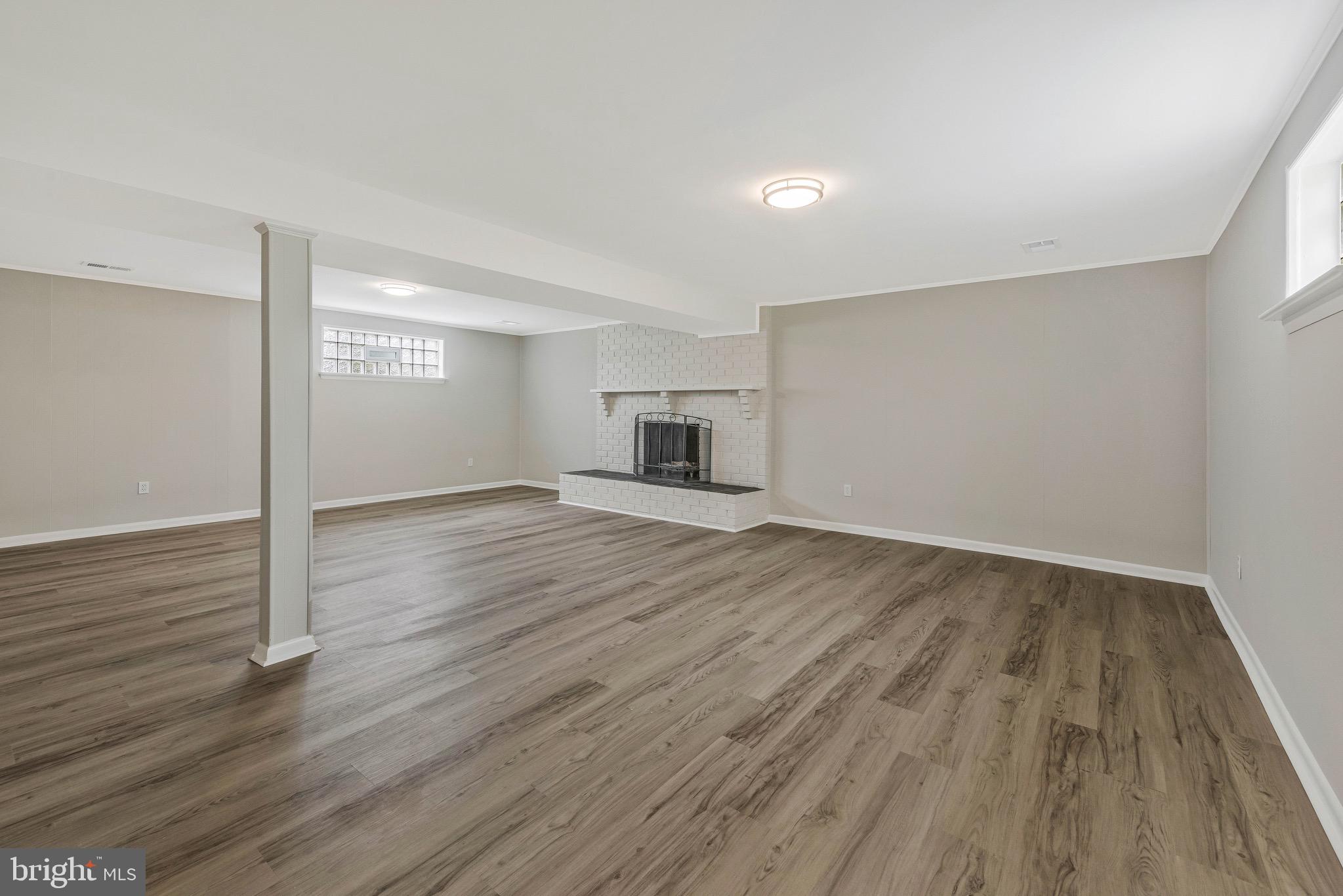 CHRIS MAR MANOR - Residential