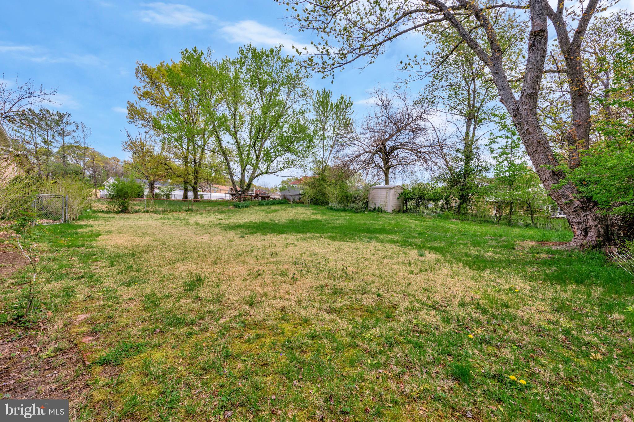 CHRIS MAR MANOR - Residential