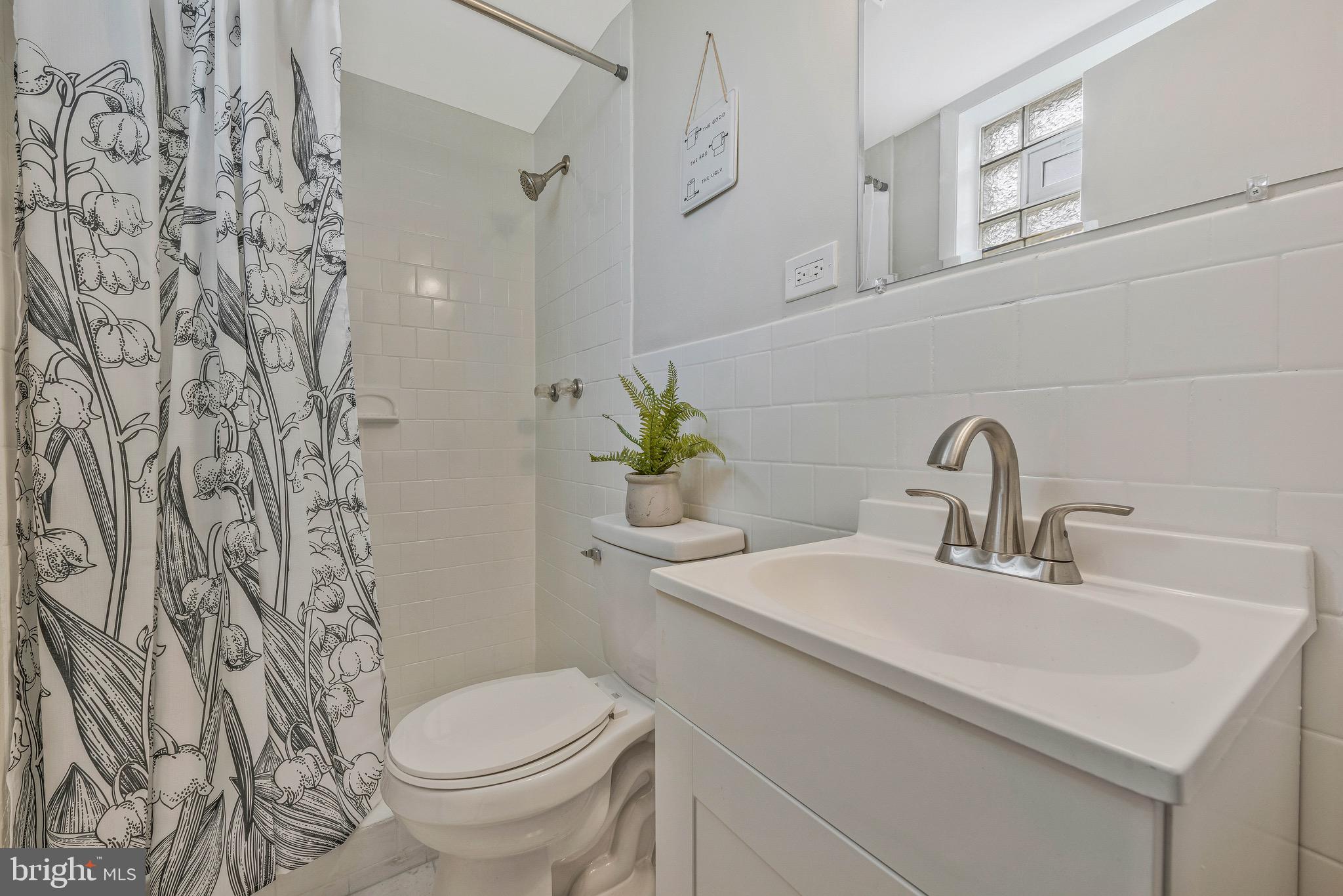 CHRIS MAR MANOR - Residential