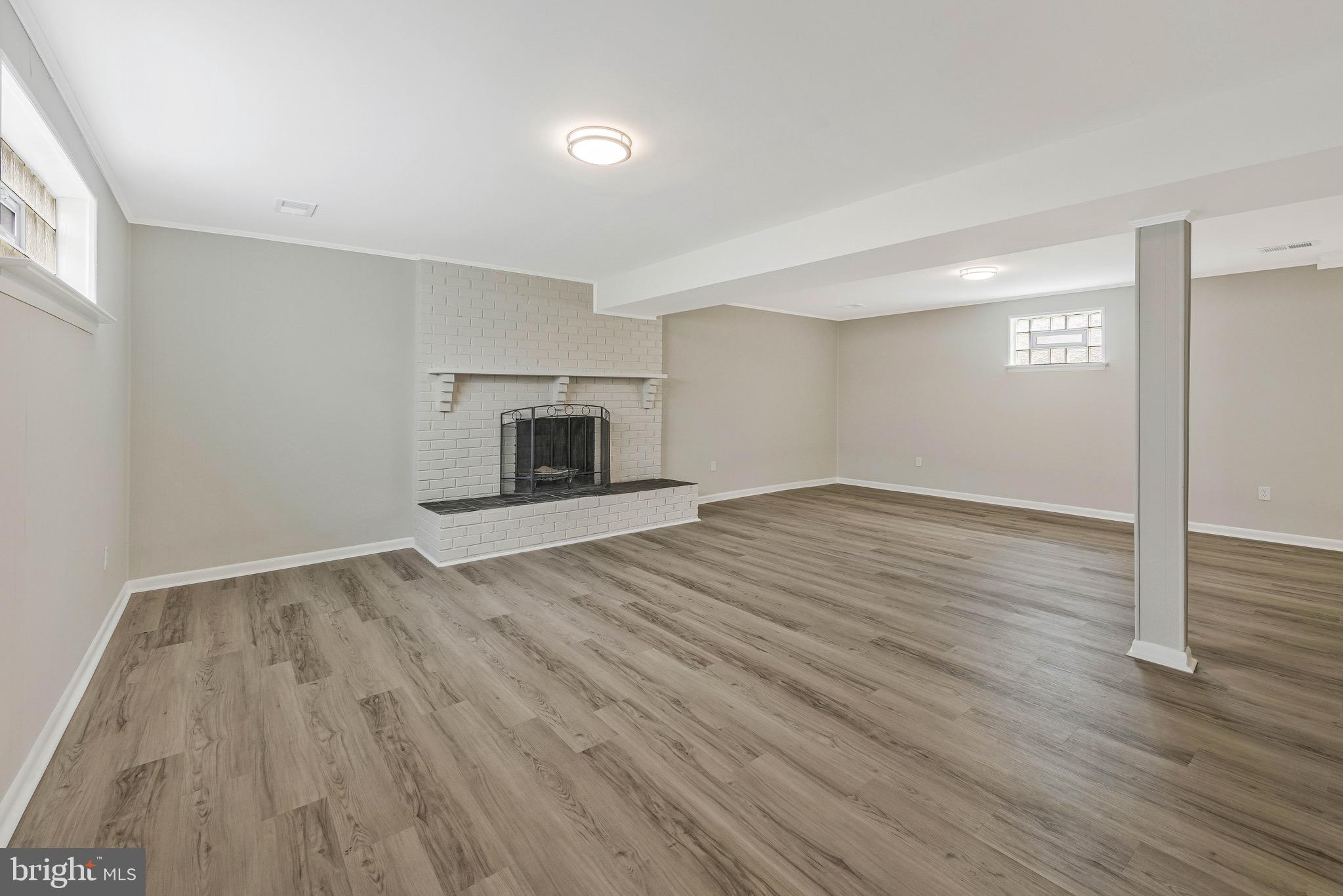 CHRIS MAR MANOR - Residential