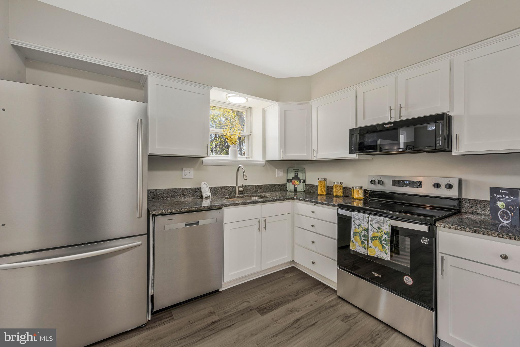 CHRIS MAR MANOR - Residential