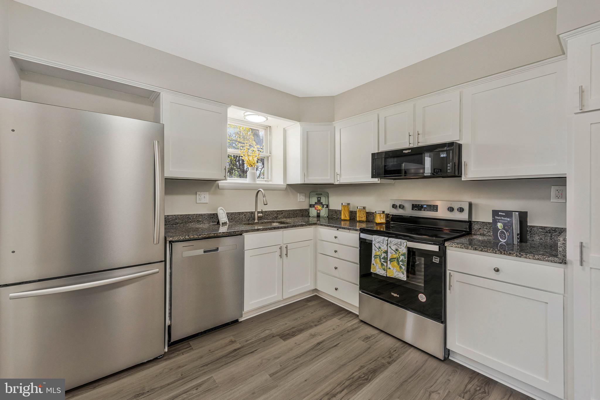 CHRIS MAR MANOR - Residential