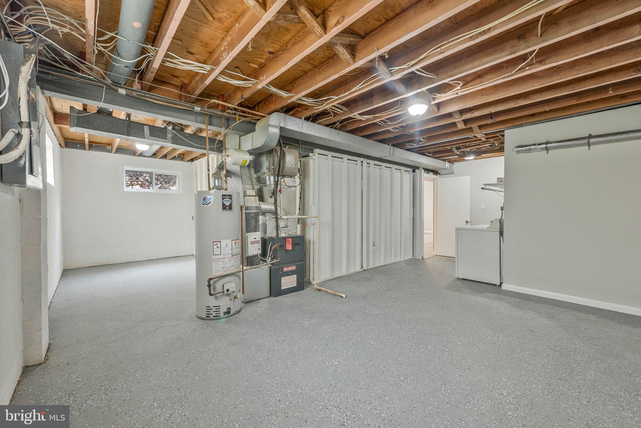 CHRIS MAR MANOR - Residential