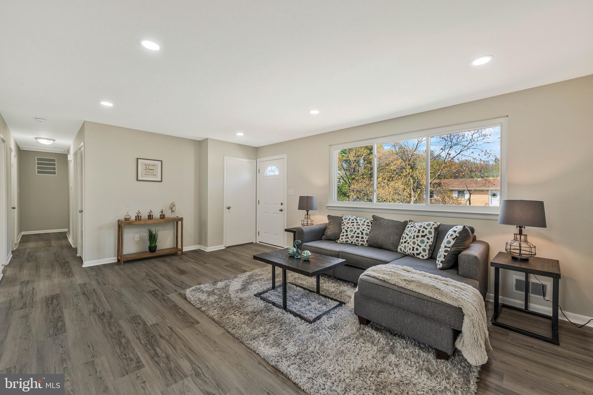 CHRIS MAR MANOR - Residential