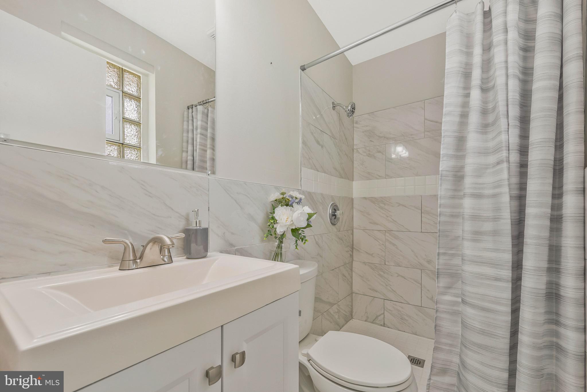 CHRIS MAR MANOR - Residential