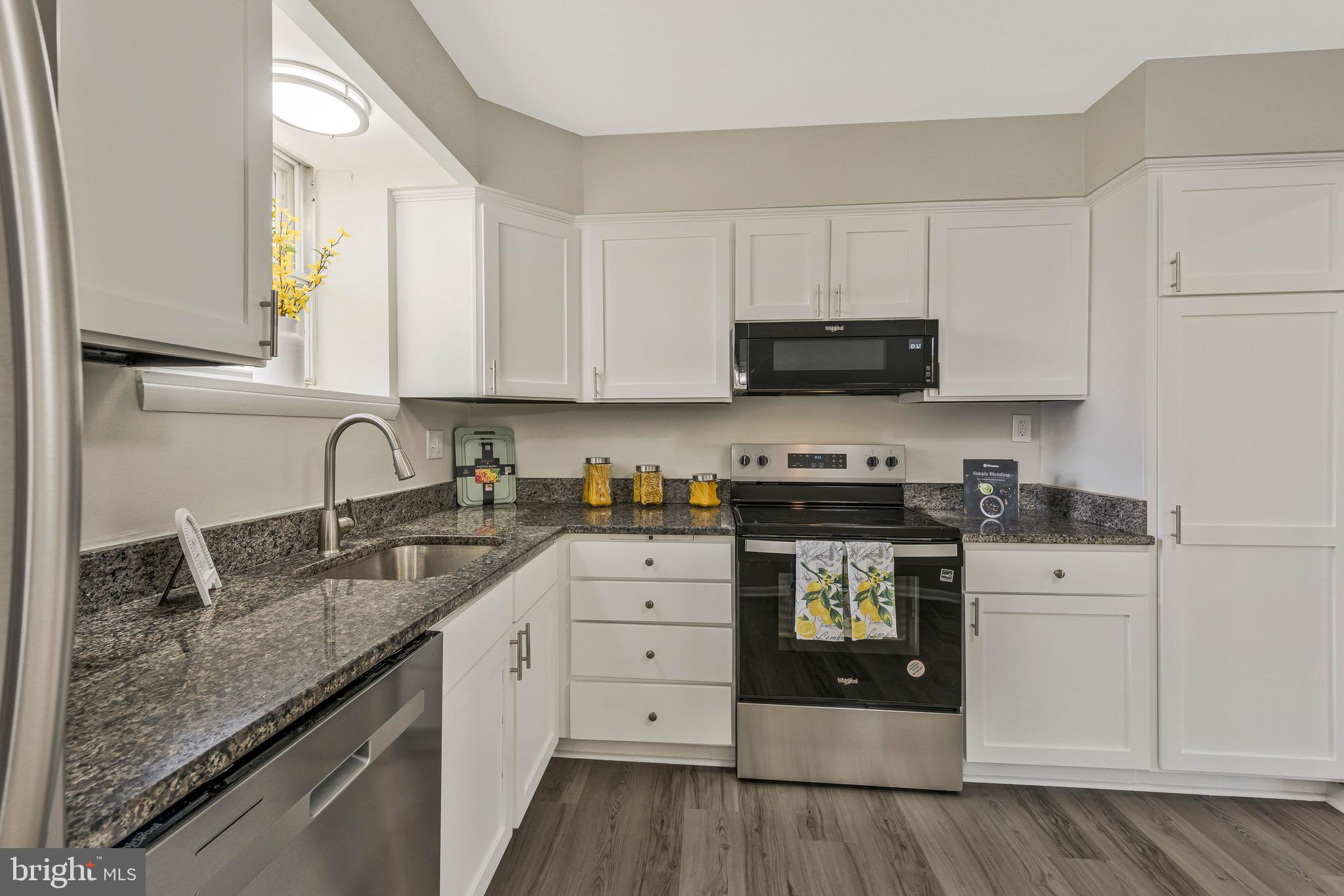 CHRIS MAR MANOR - Residential