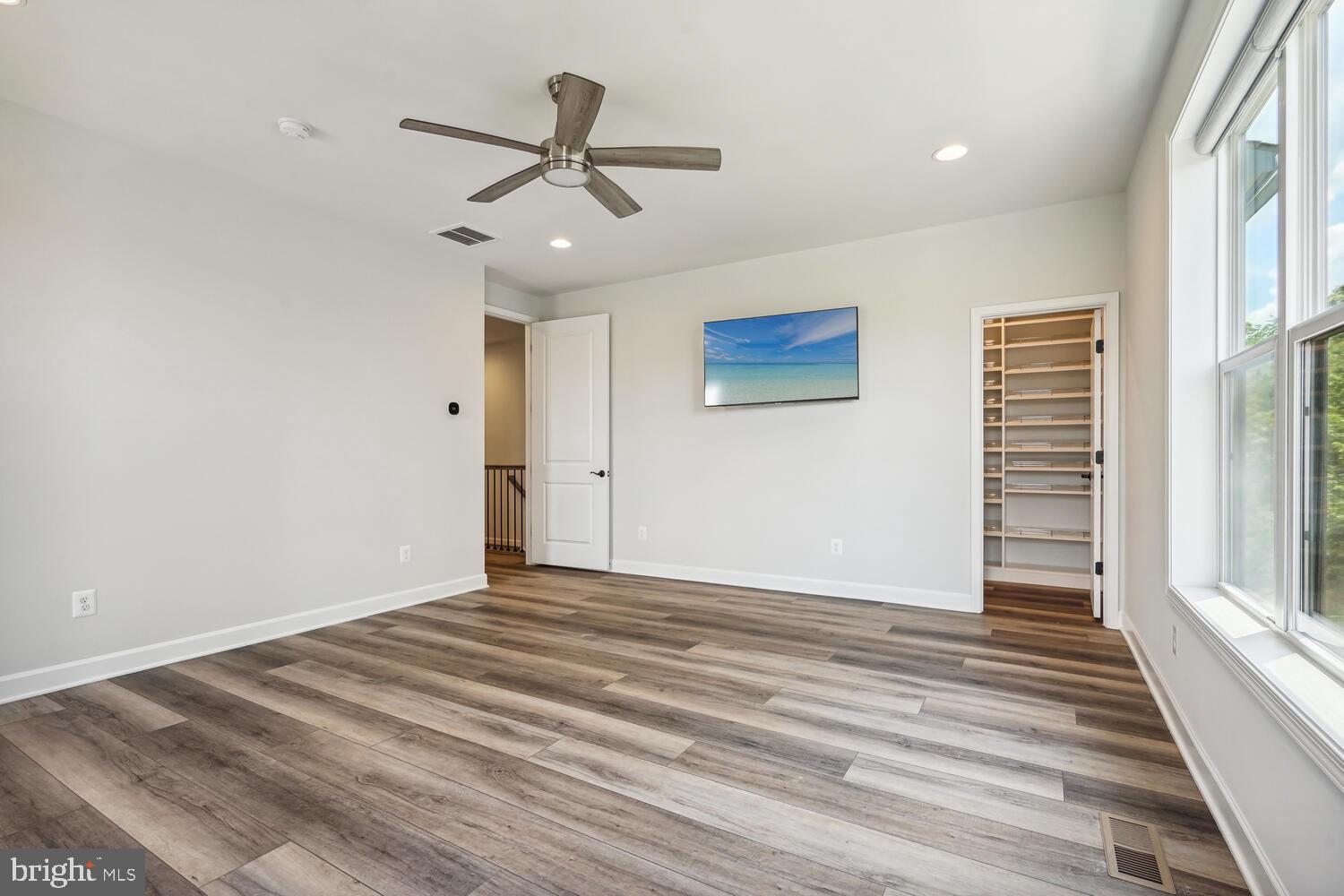 WEST OAKS CORNER - Residential