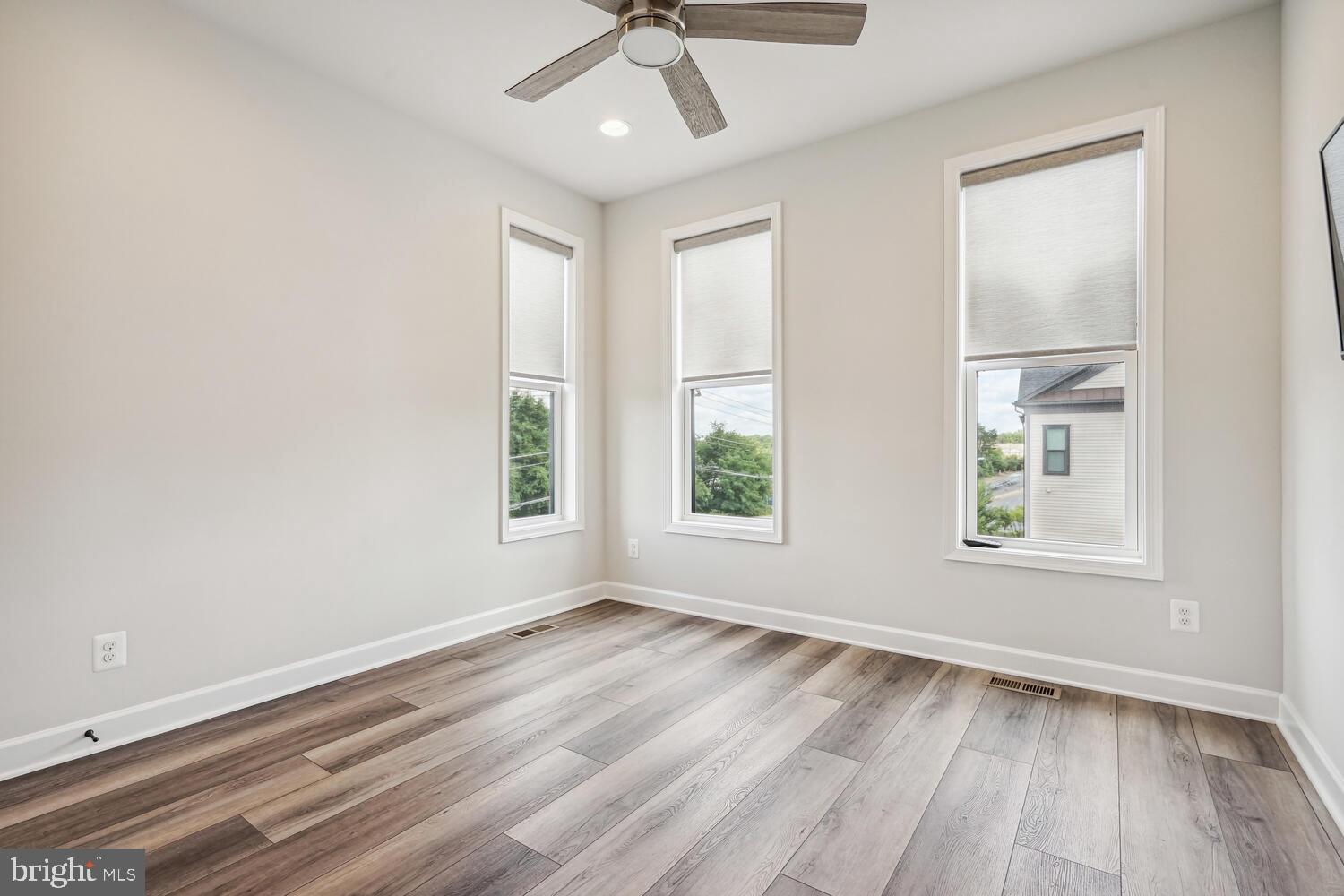 WEST OAKS CORNER - Residential