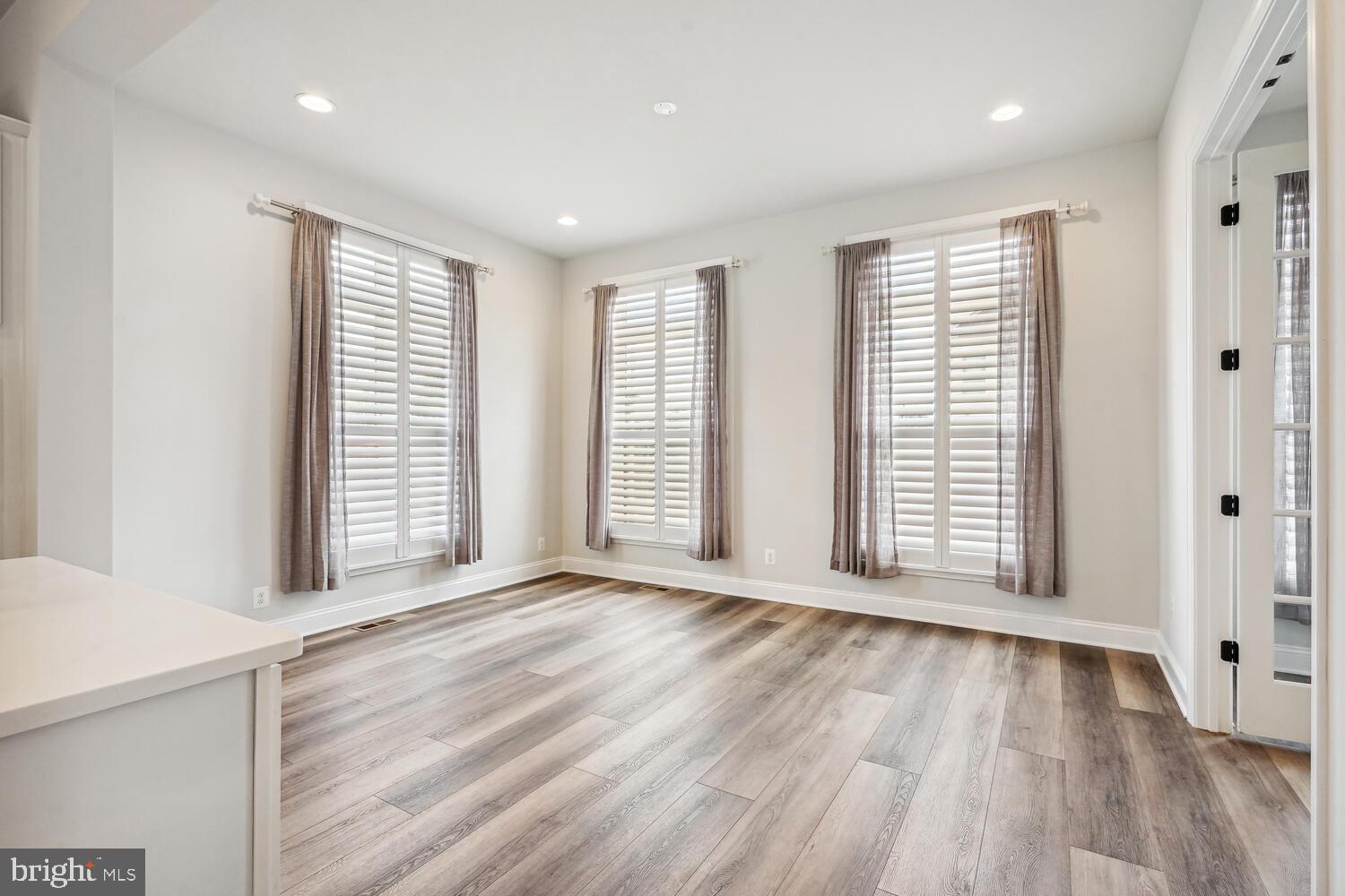 WEST OAKS CORNER - Residential