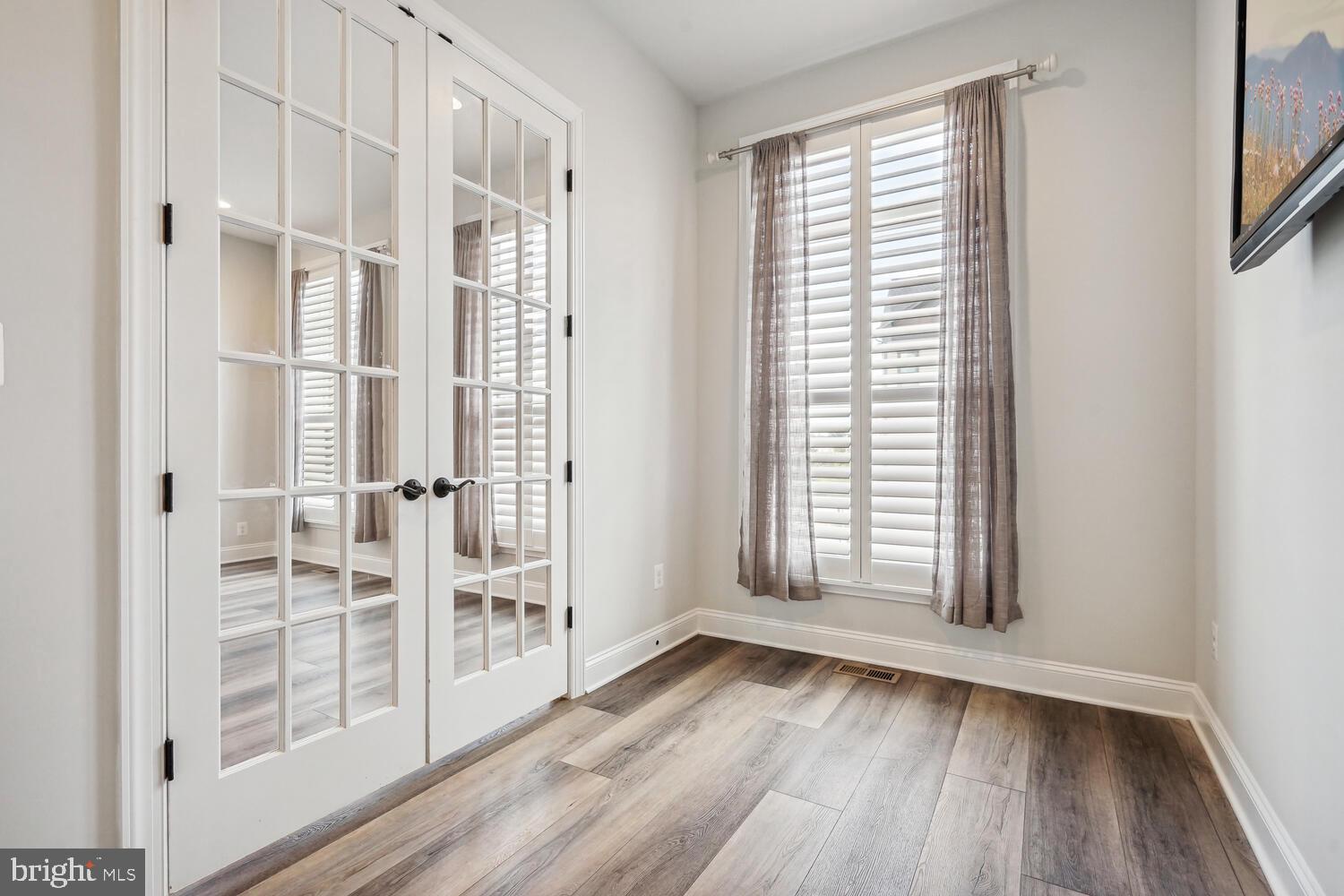 WEST OAKS CORNER - Residential