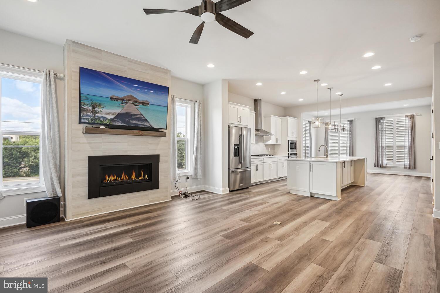 WEST OAKS CORNER - Residential