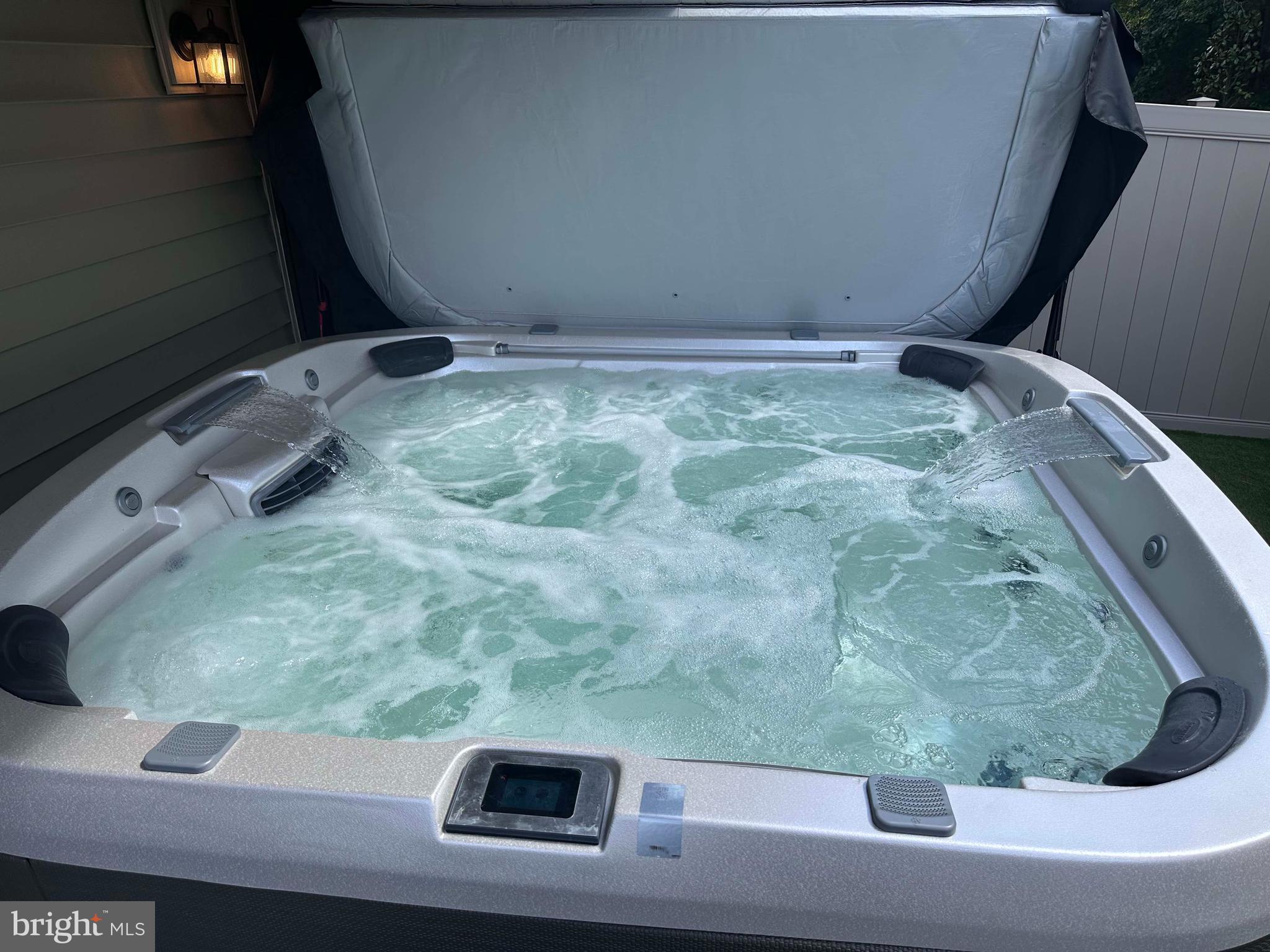 WEST OAKS CORNER - Residential