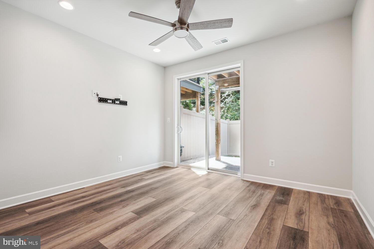 WEST OAKS CORNER - Residential