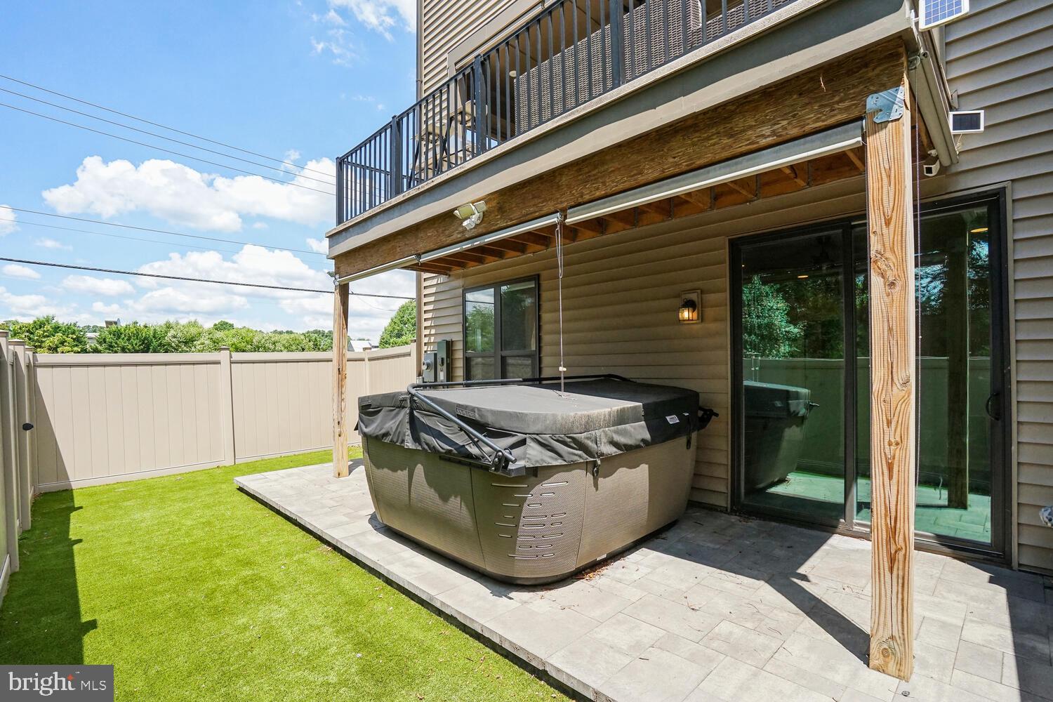 WEST OAKS CORNER - Residential